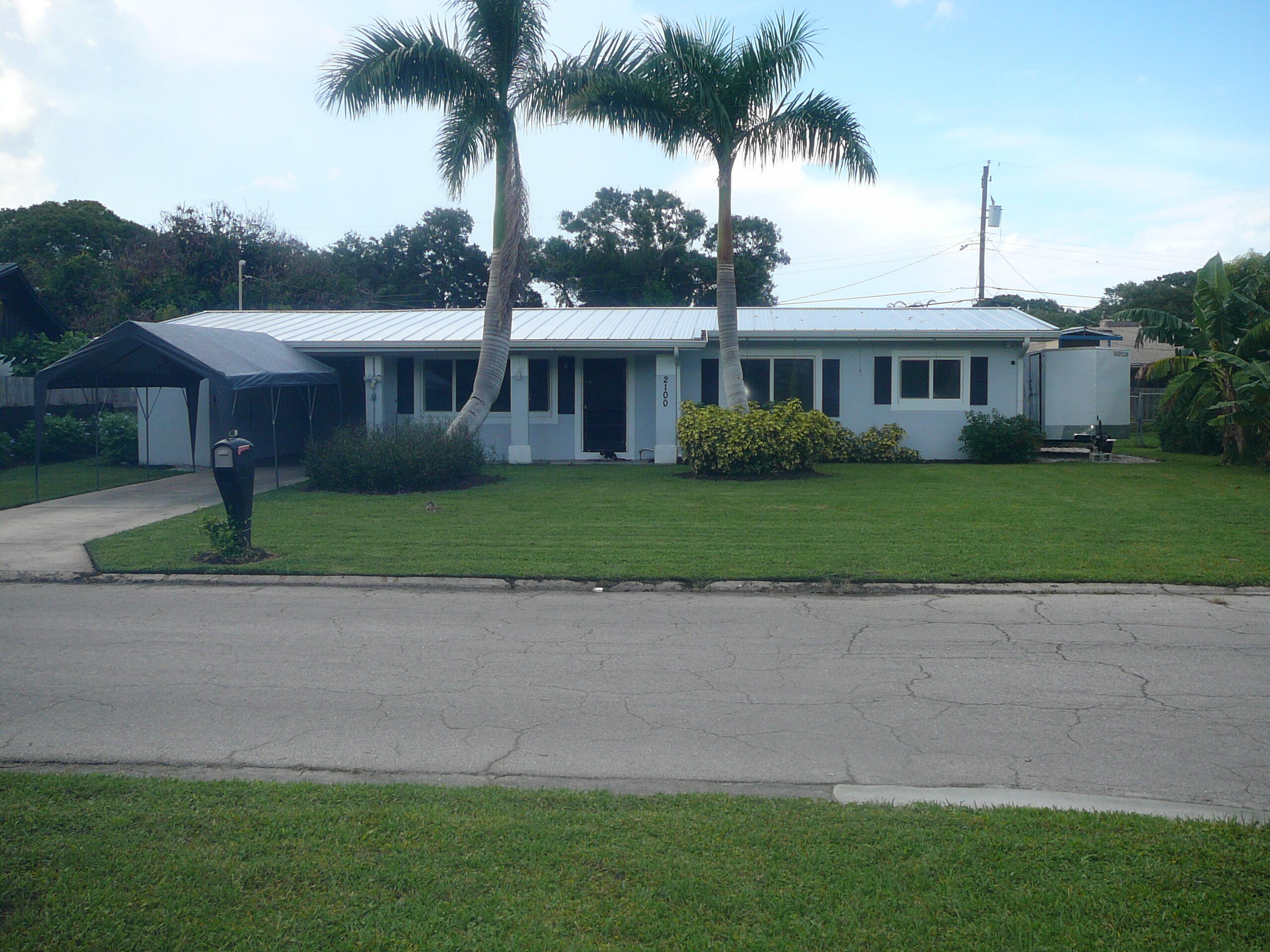 2100 W Esplanade