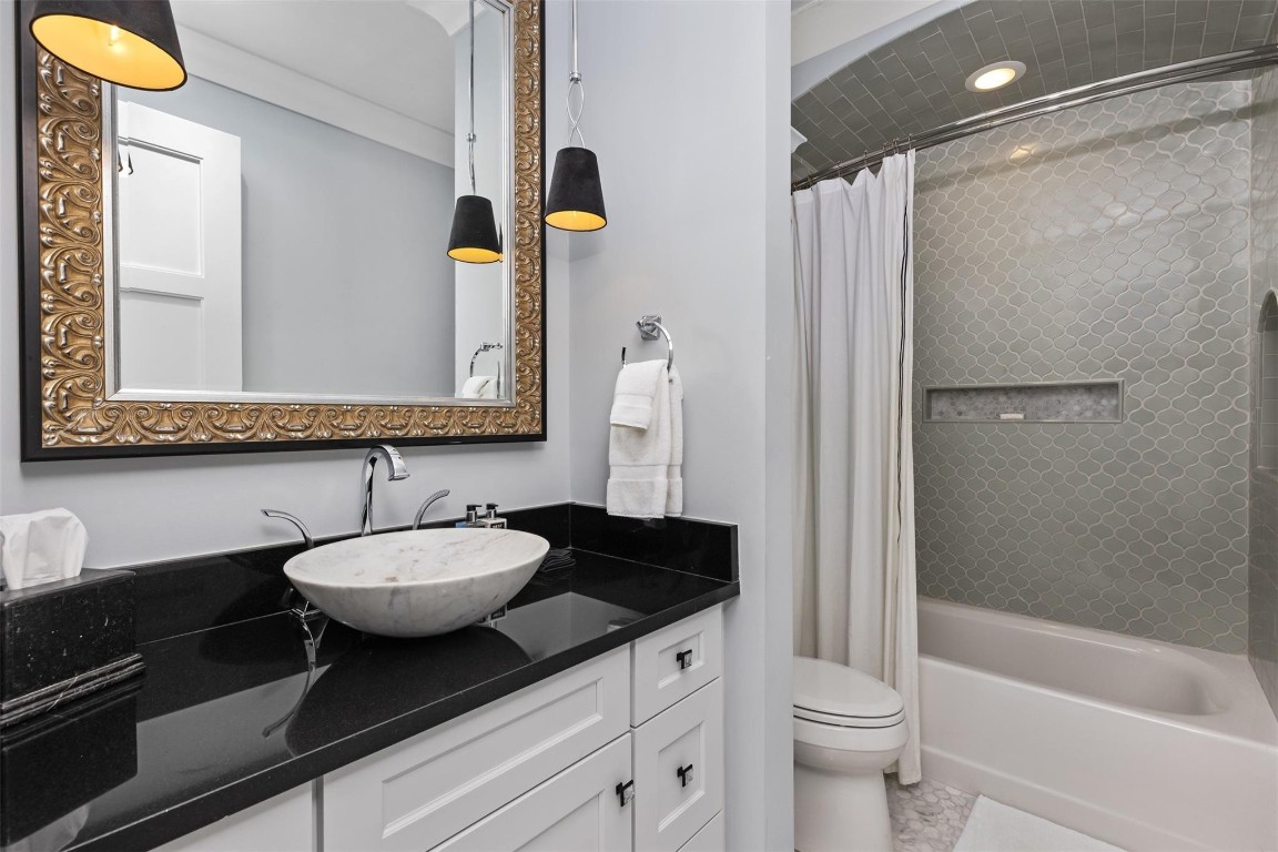 Gould Island 15-62 B - Residential