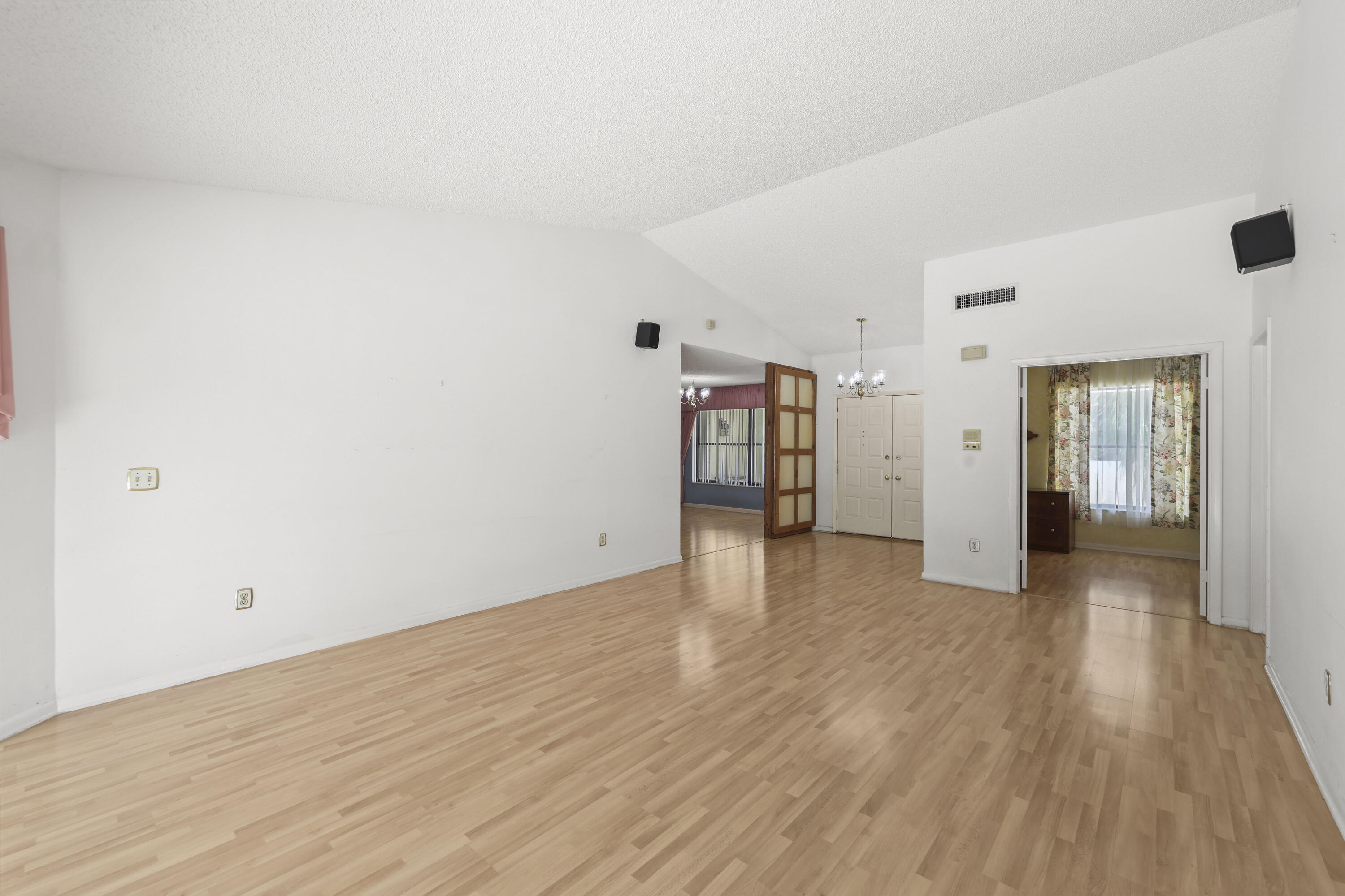 PINEWOOD EAST 2 OF WELLINGTON - Residential