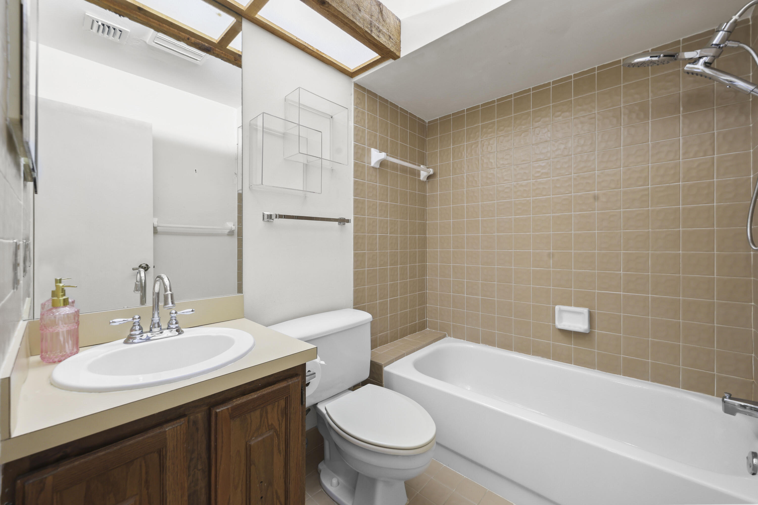 PINEWOOD EAST 2 OF WELLINGTON - Residential