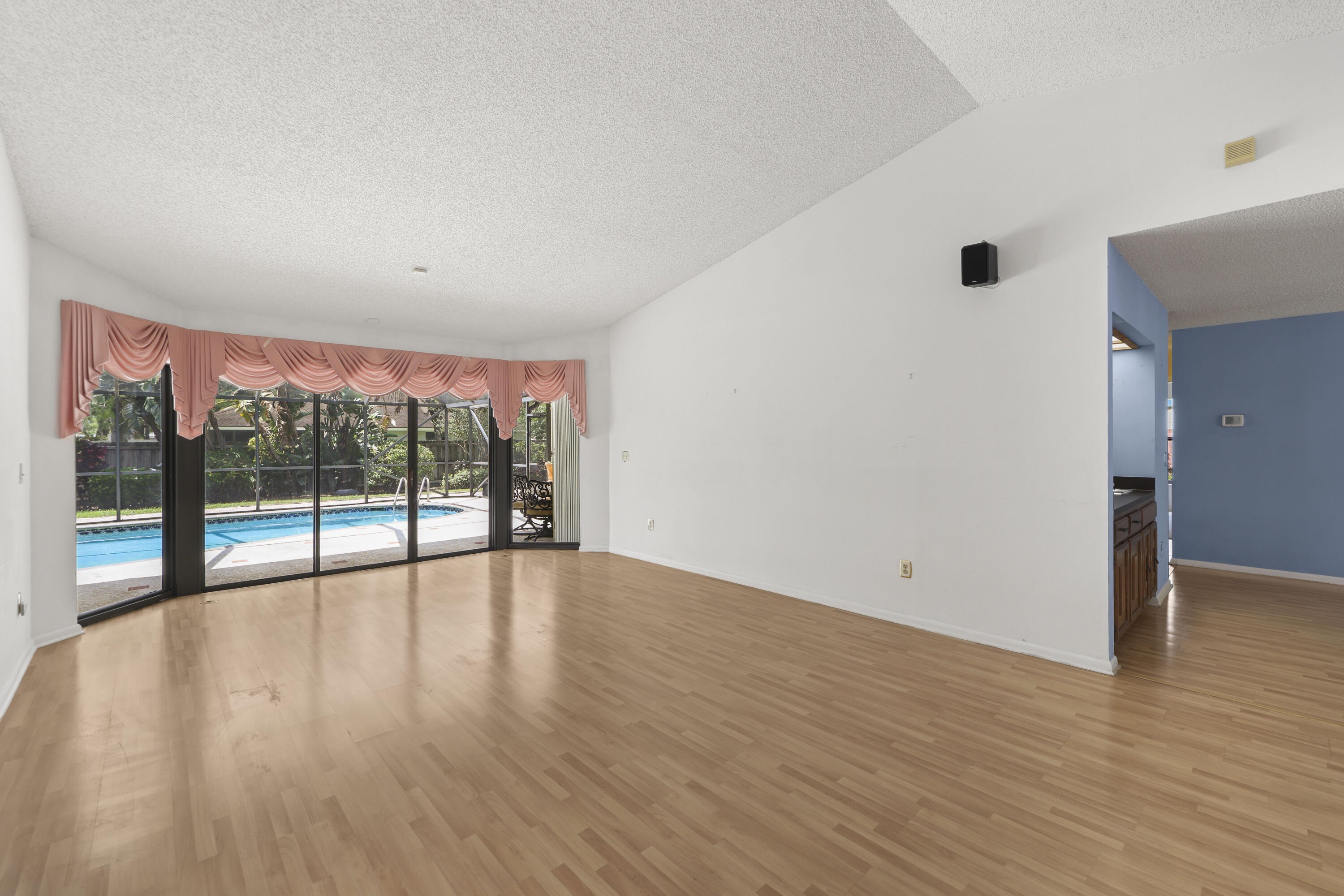 PINEWOOD EAST 2 OF WELLINGTON - Residential