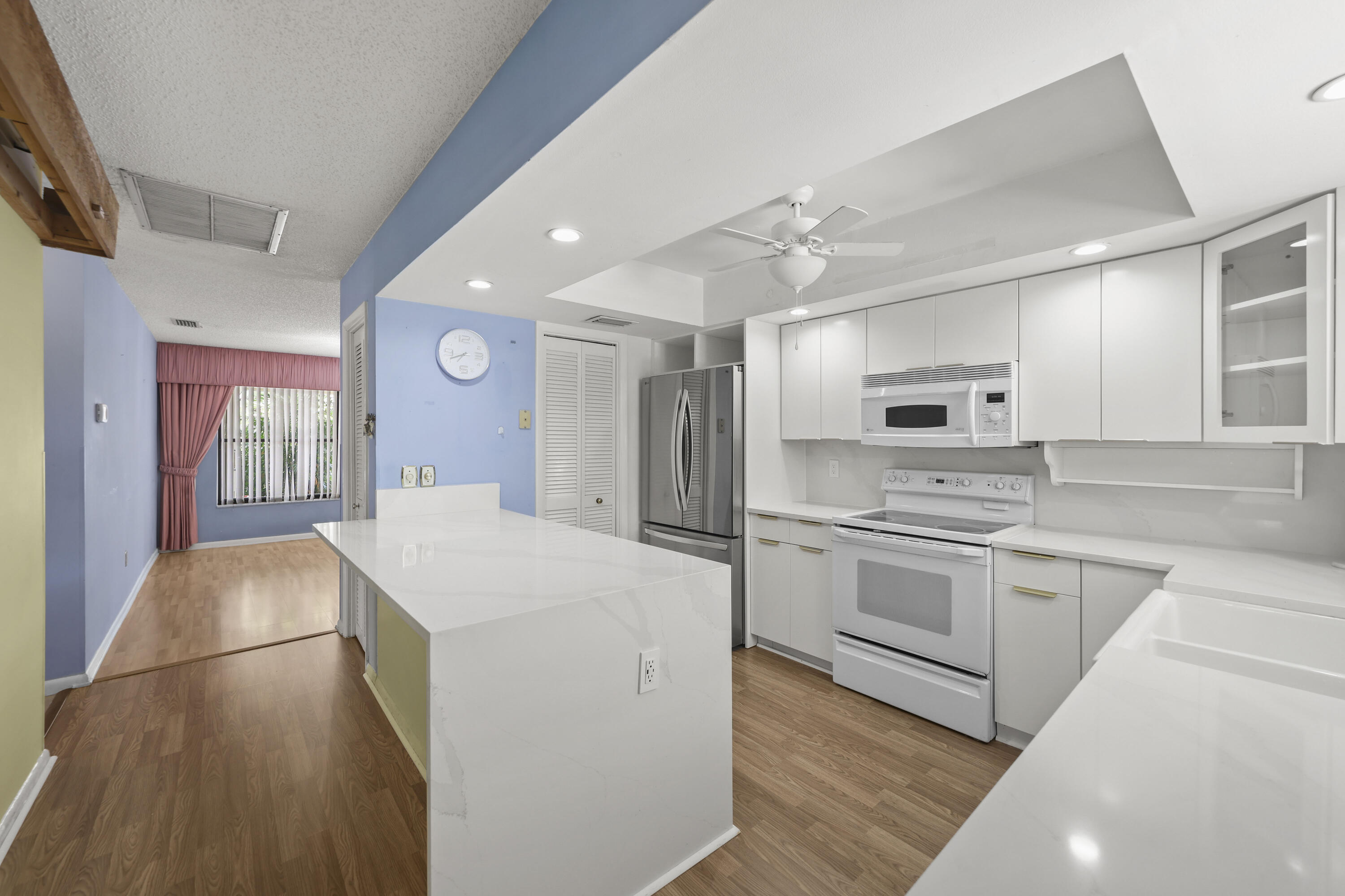 PINEWOOD EAST 2 OF WELLINGTON - Residential