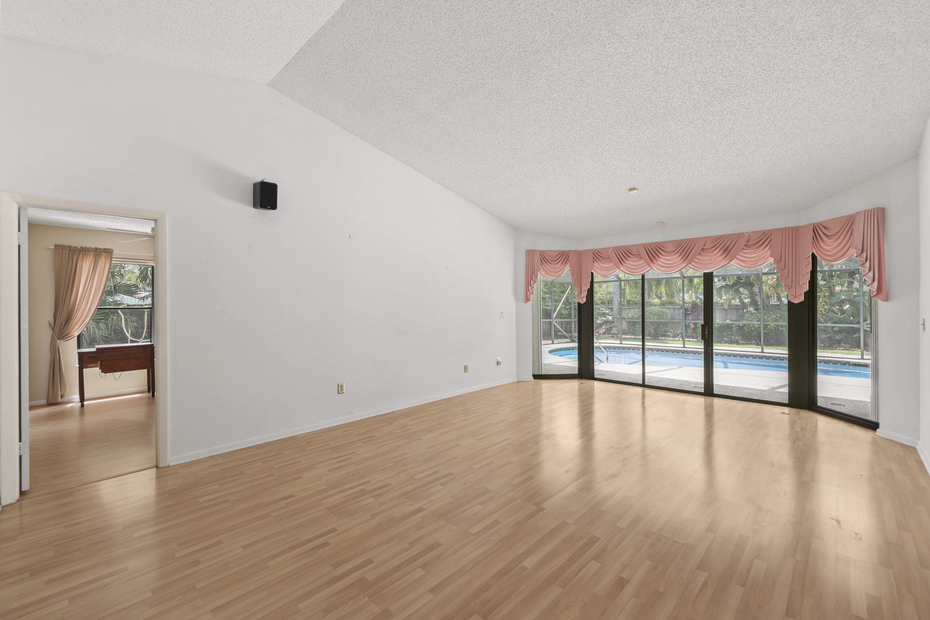 PINEWOOD EAST 2 OF WELLINGTON - Residential