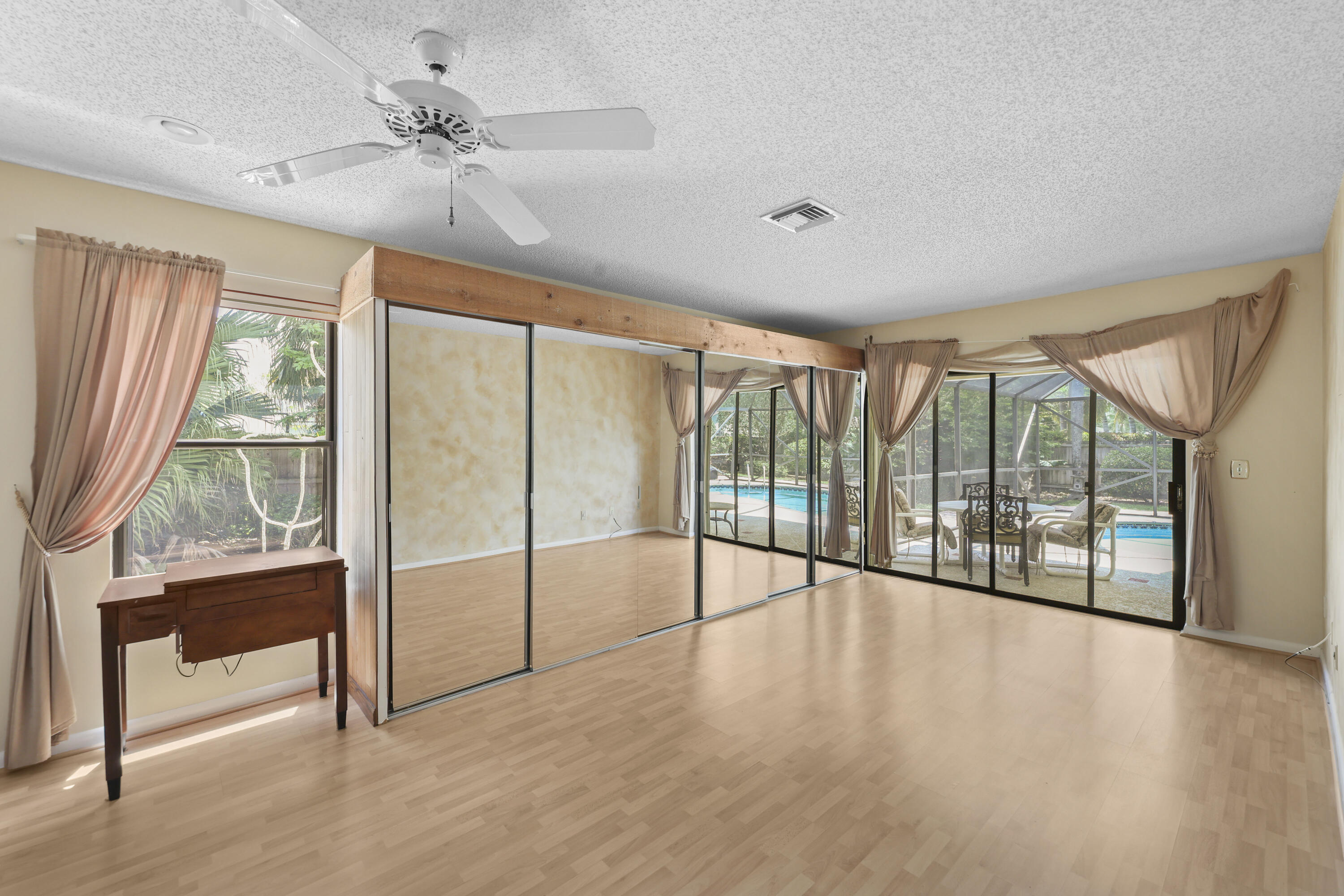 PINEWOOD EAST 2 OF WELLINGTON - Residential