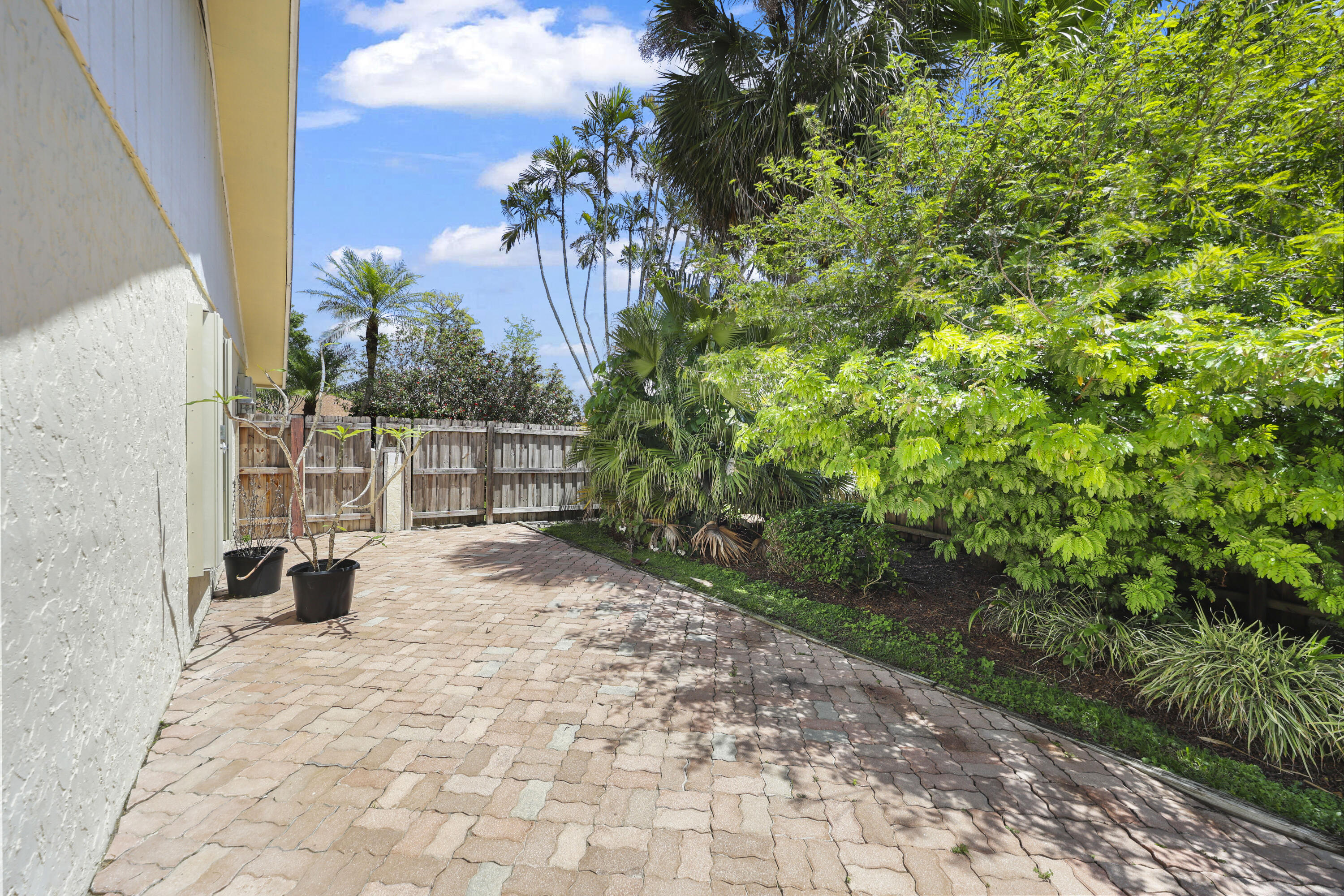 PINEWOOD EAST 2 OF WELLINGTON - Residential