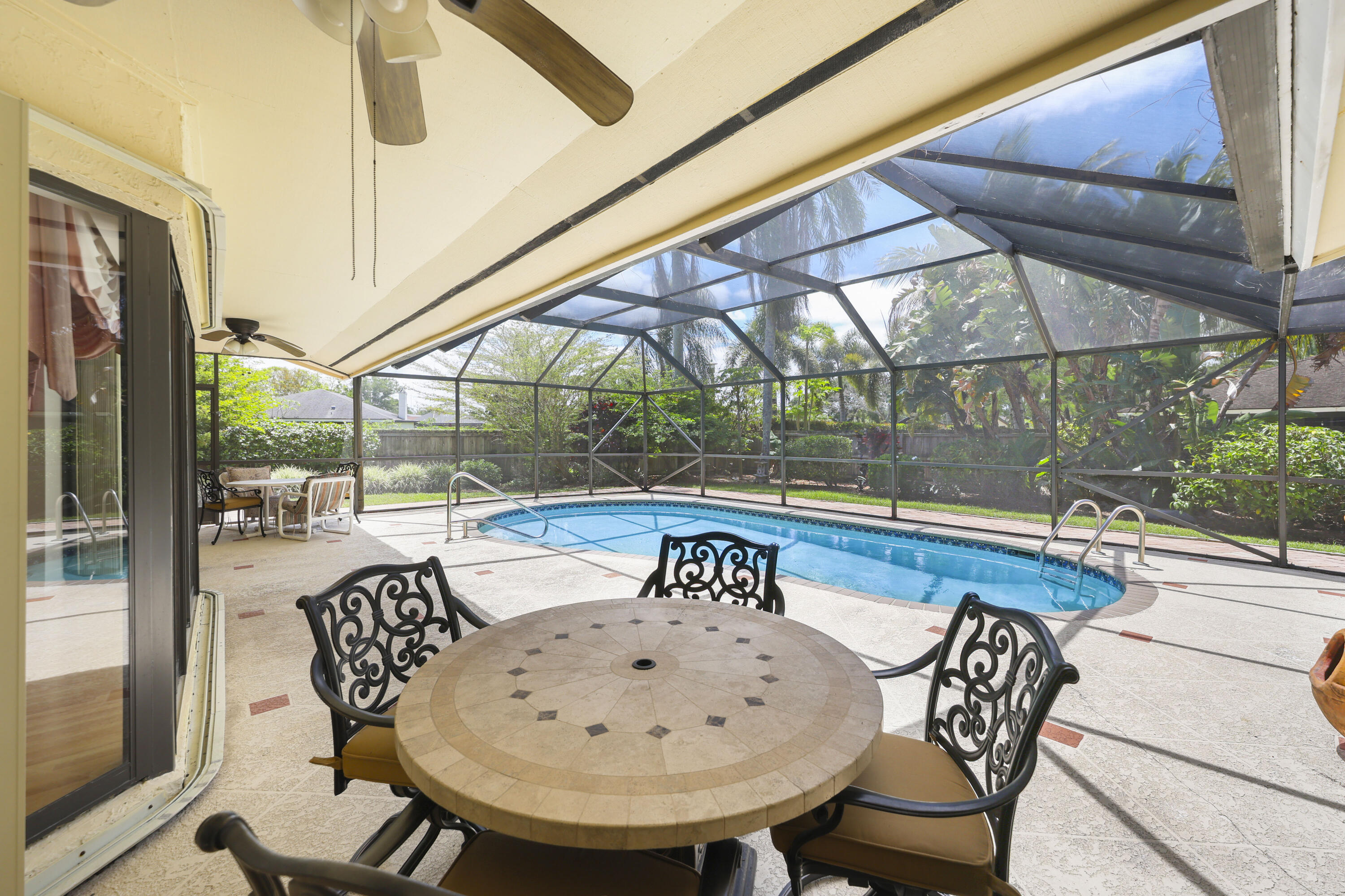 PINEWOOD EAST 2 OF WELLINGTON - Residential