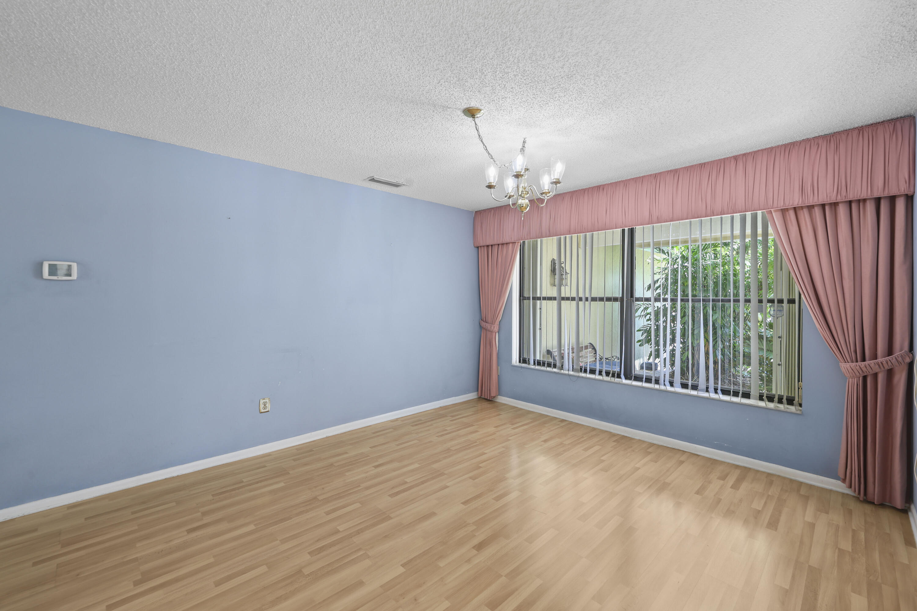 PINEWOOD EAST 2 OF WELLINGTON - Residential