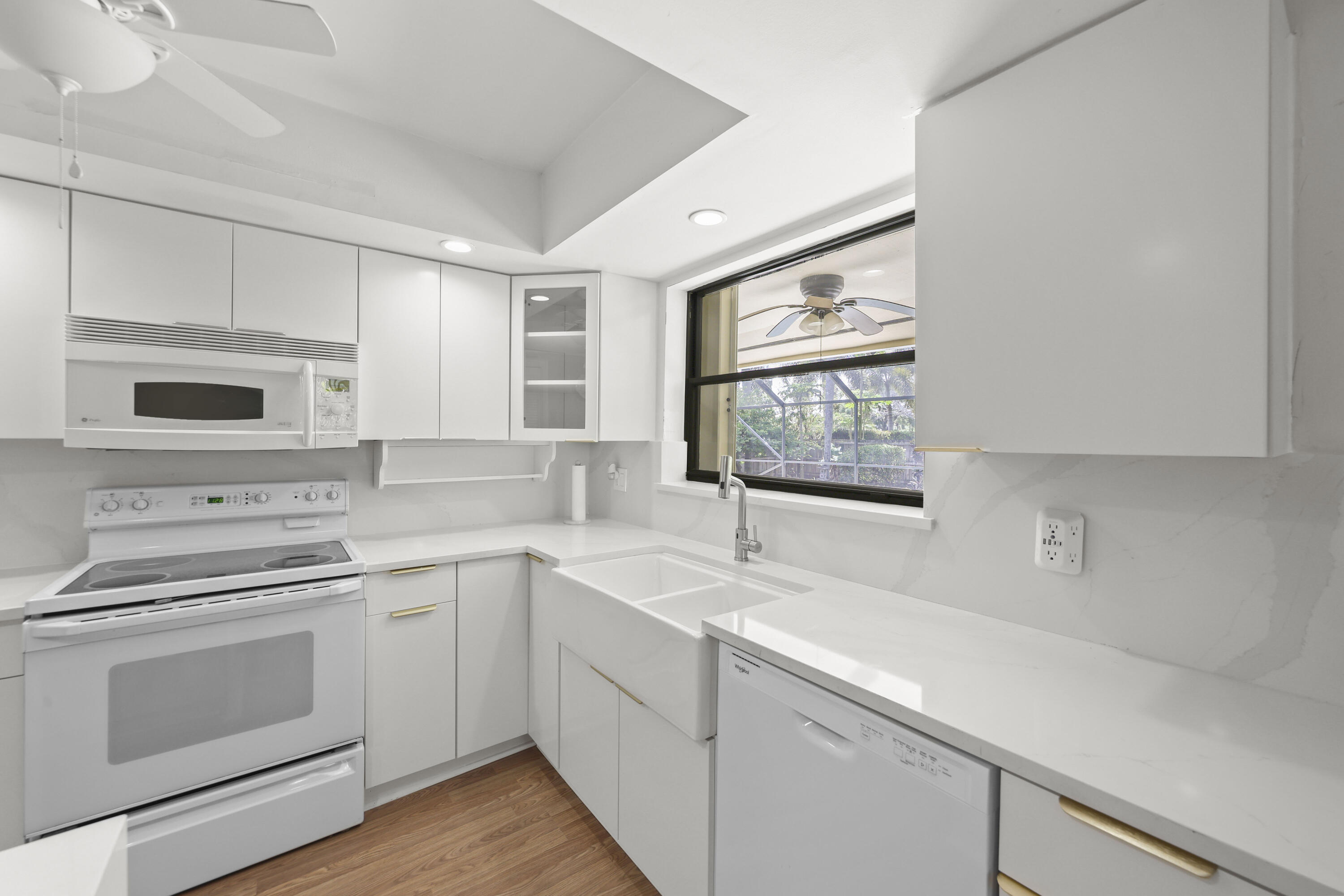 PINEWOOD EAST 2 OF WELLINGTON - Residential