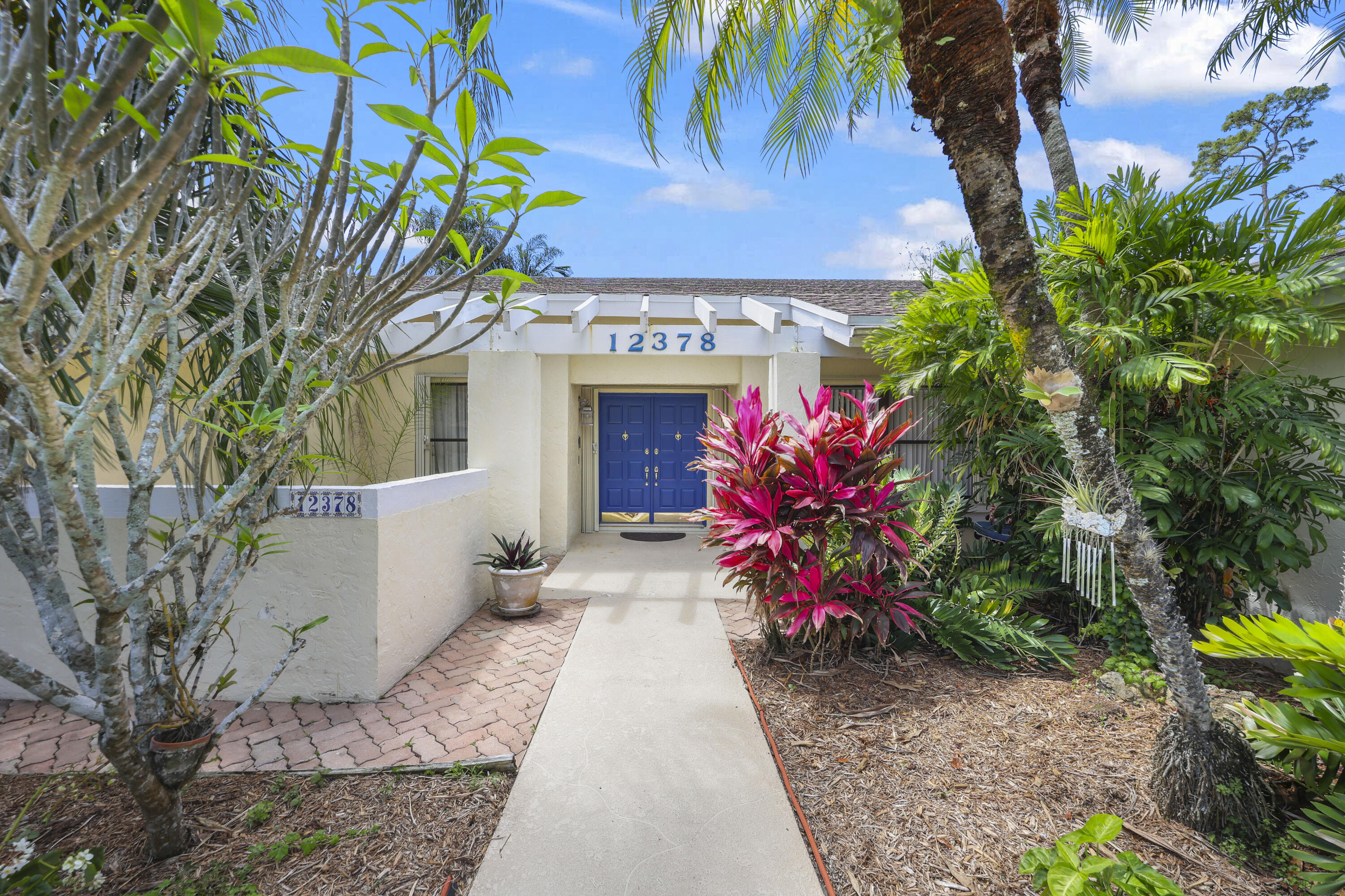 PINEWOOD EAST 2 OF WELLINGTON - Residential