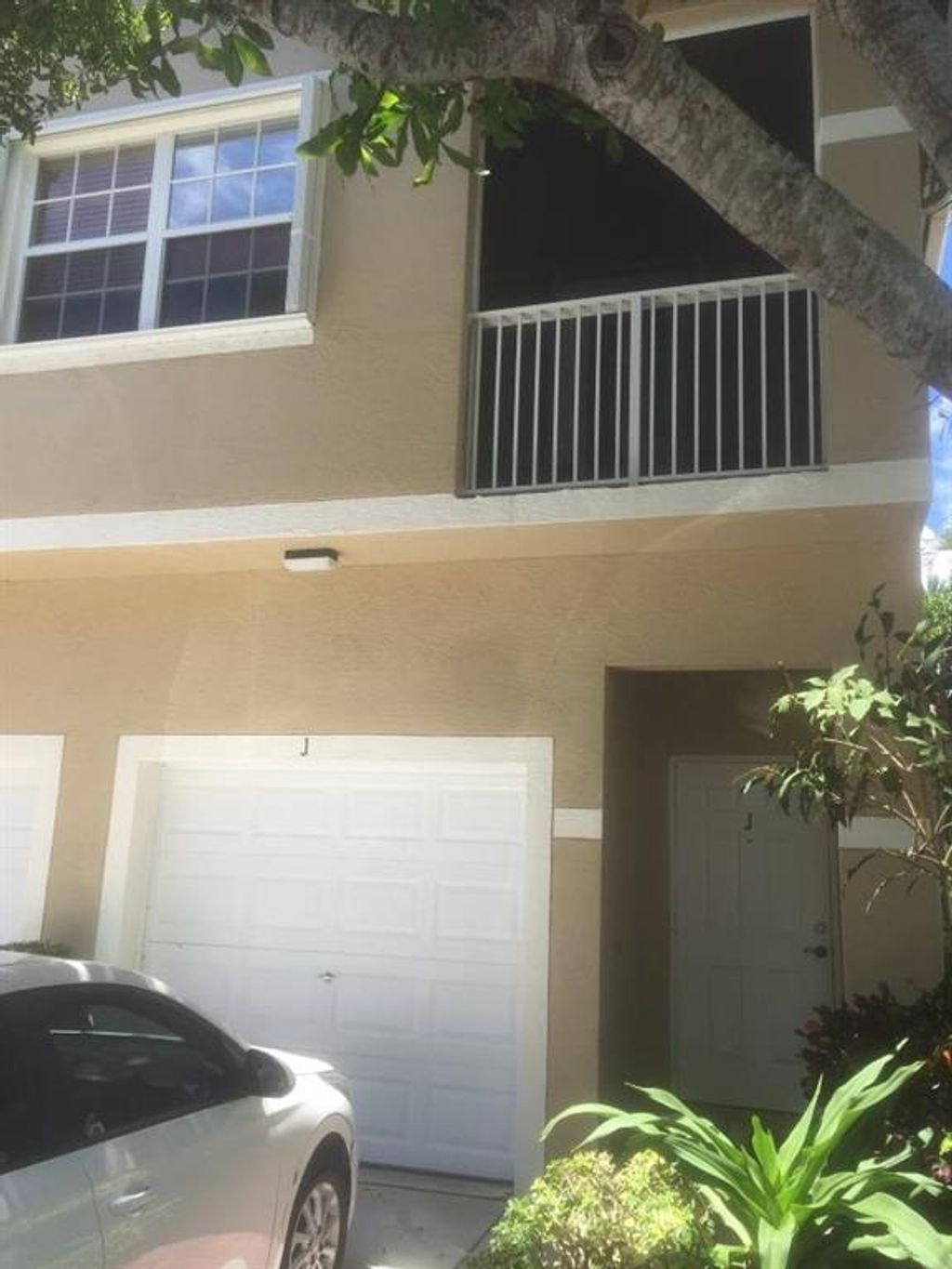 Photo of 107 Lighthouse Cir #J, Tequesta, FL 33469 (MLS # F10281823)