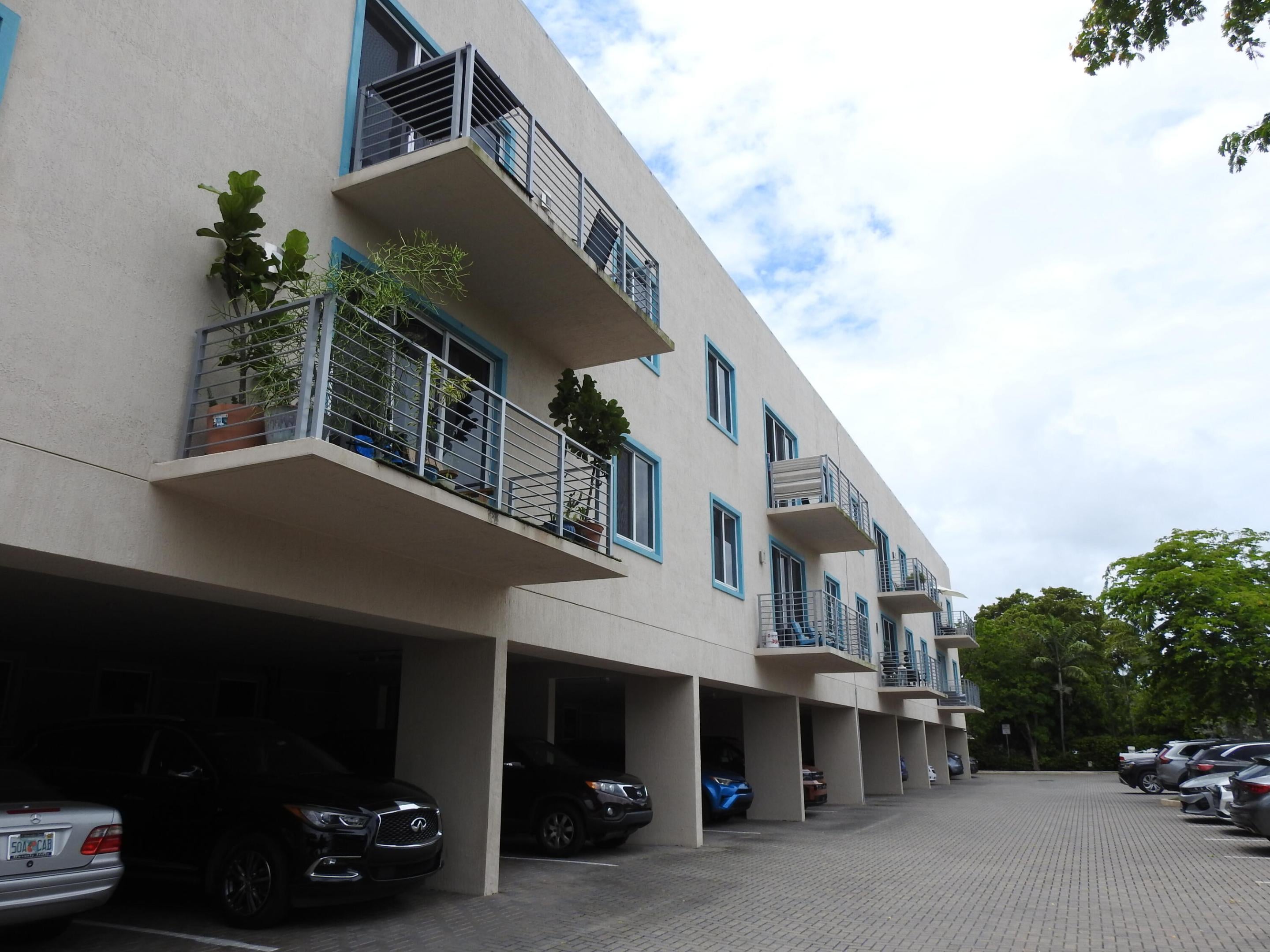 1550 NE 34TH Court