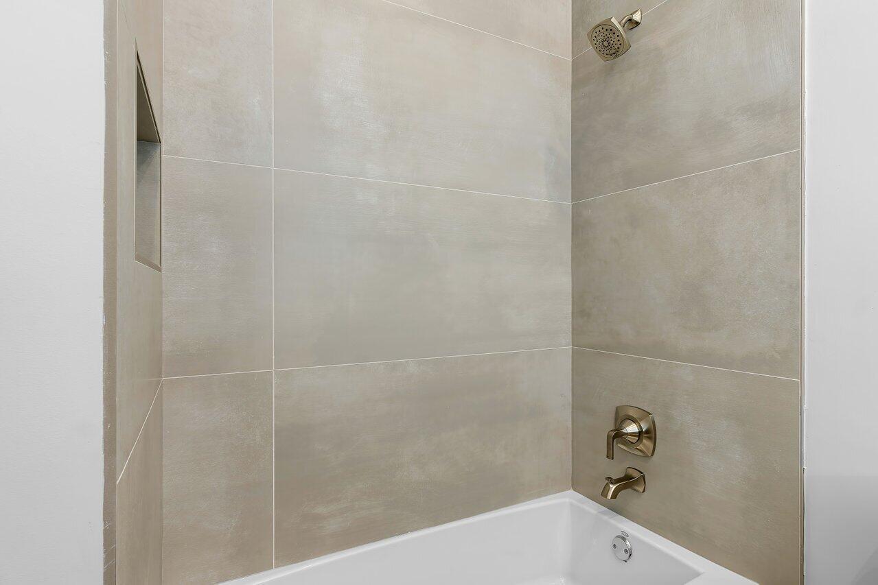 BOCA OAKS - Residential