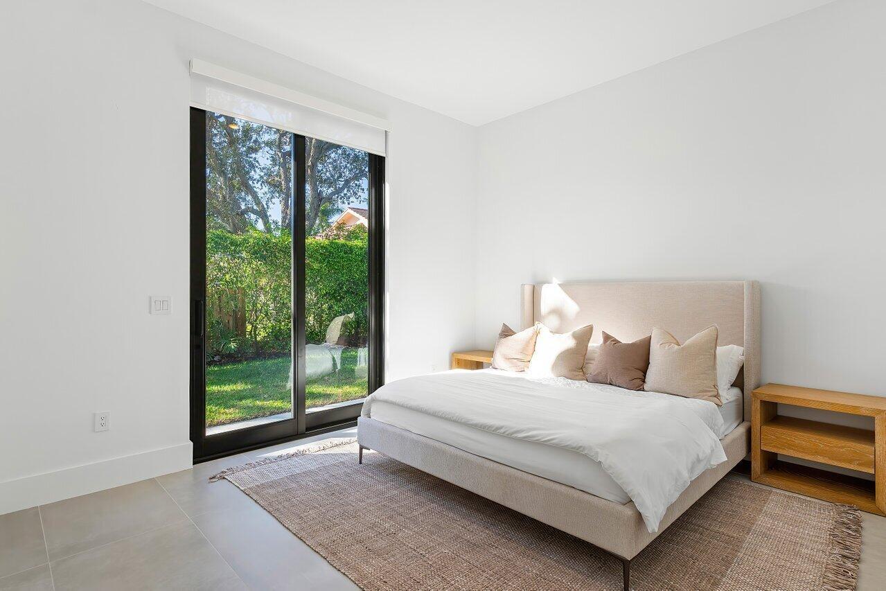 BOCA OAKS - Residential