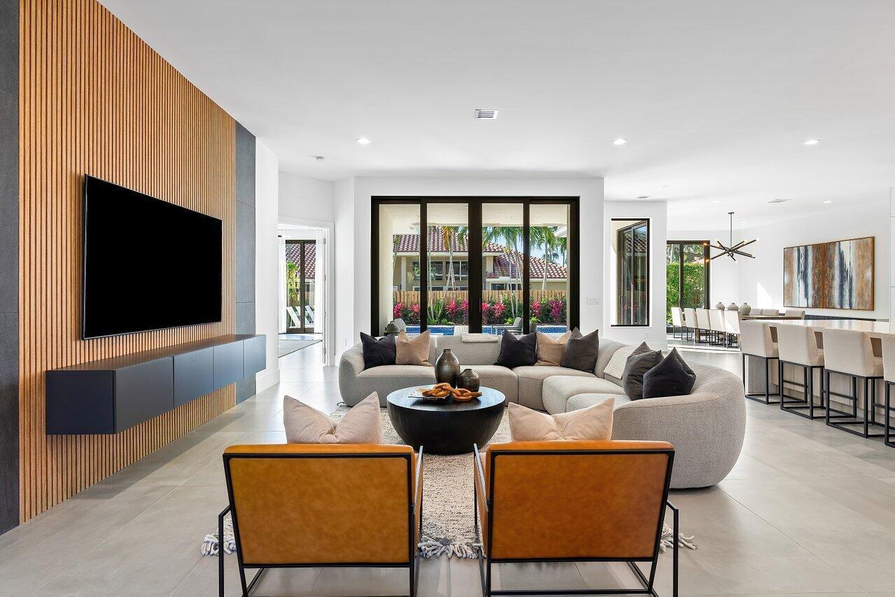 BOCA OAKS - Residential