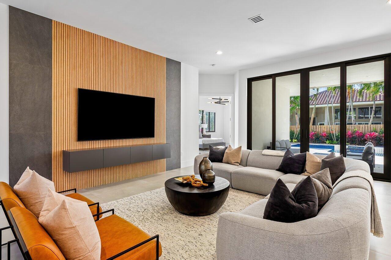 BOCA OAKS - Residential