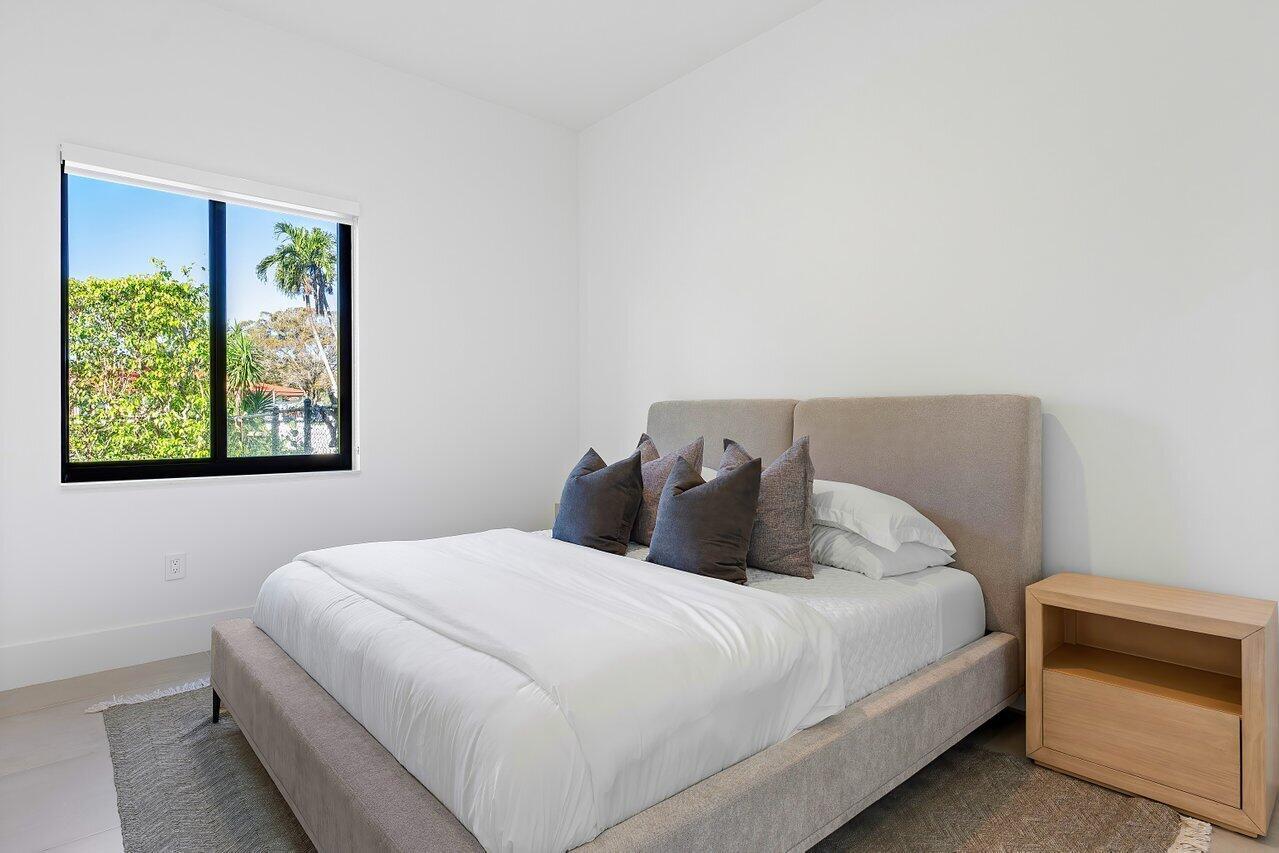 BOCA OAKS - Residential