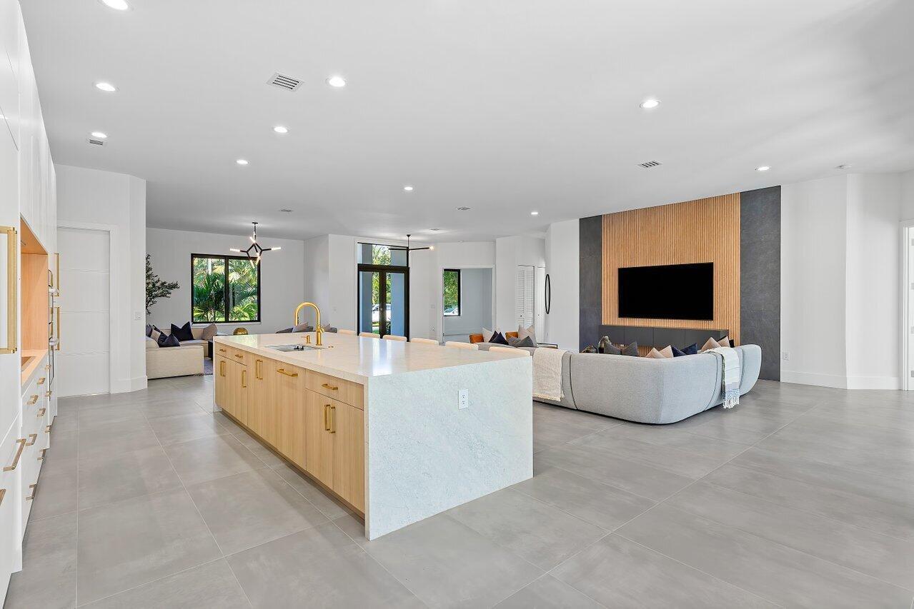 BOCA OAKS - Residential