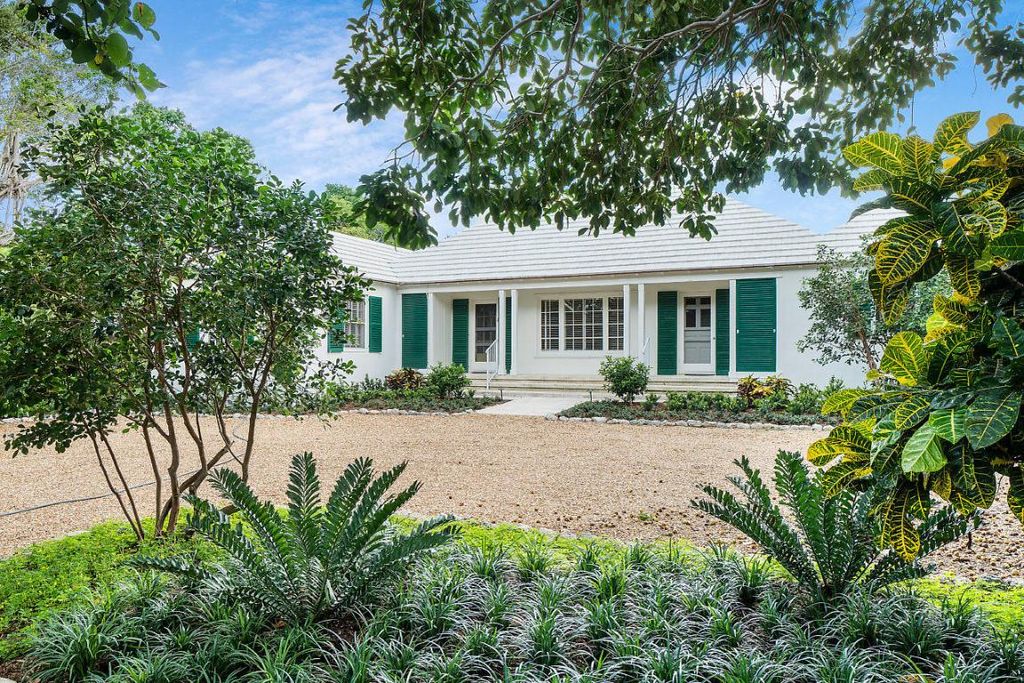 Photo of 1008 N Ocean Boulevard, Gulf Stream, FL 33483 (MLS # R11156114)