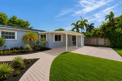 Tiny photo for 121 NE 55th Street, Oakland Park, FL 33334 (MLS # B26052970)