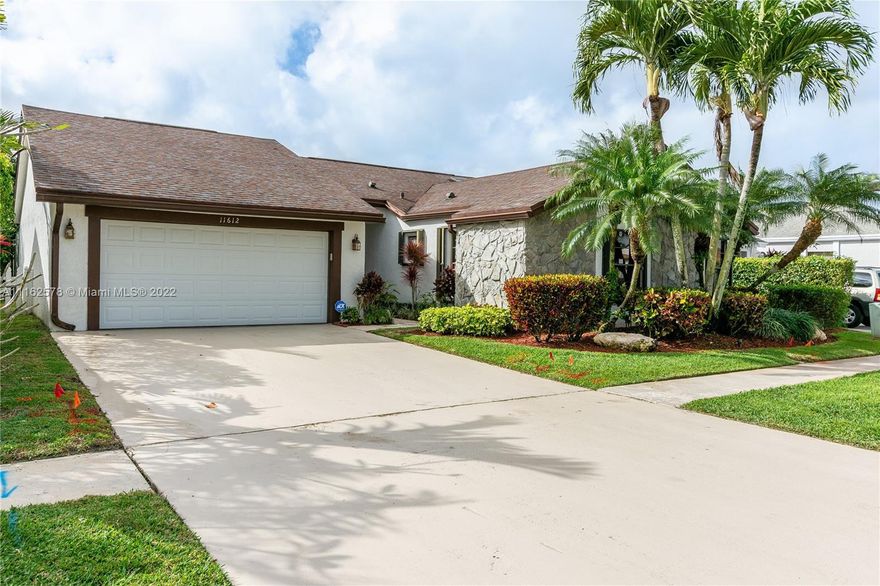 Stunning 3 bedroom, 2 bathroom single family West Boca Home!!!!

-Home is in excellent condition!!!! Remodeled with all stainless steel appliances.  
-Zoned for A rated schools
-Oversized pool and backyard
-Overlooking a large lake, with gorgeous sunsets!!!
-Excellent location close to major roads, walking distance to the house of worship and to multiple schools.