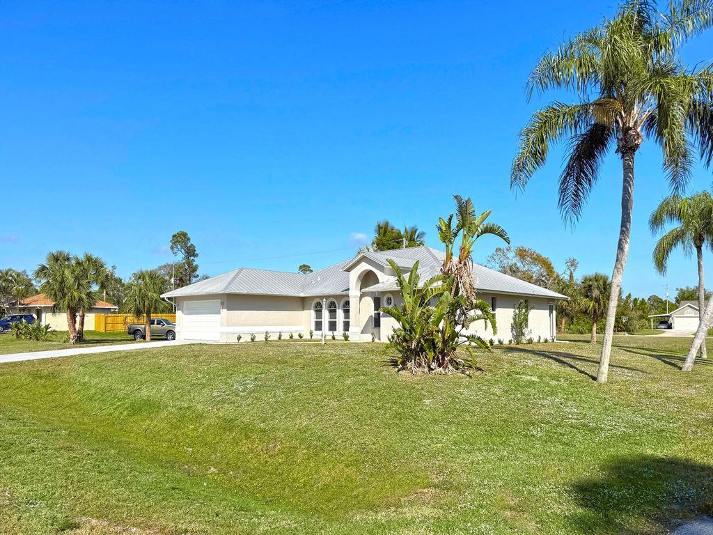 Photo of 6502 Lakeland Boulevard, Fort Pierce, FL 34951 (MLS # R11061700)