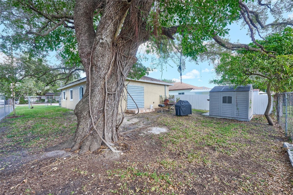 Seminole Lawn - Residential
