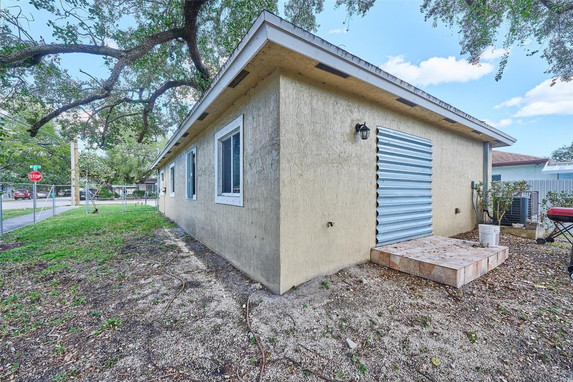 Seminole Lawn - Residential