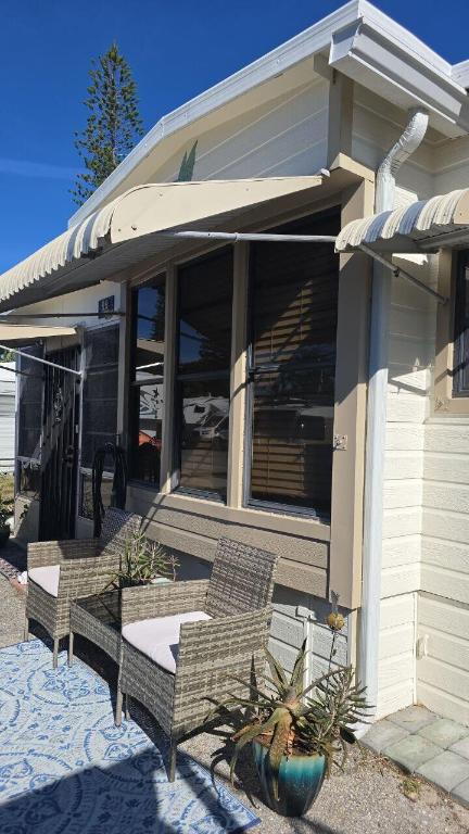 875 NE 48th Street 88, Deerfield Beach, FL, 33064/$59,000 2 875 NE 48th Street 88