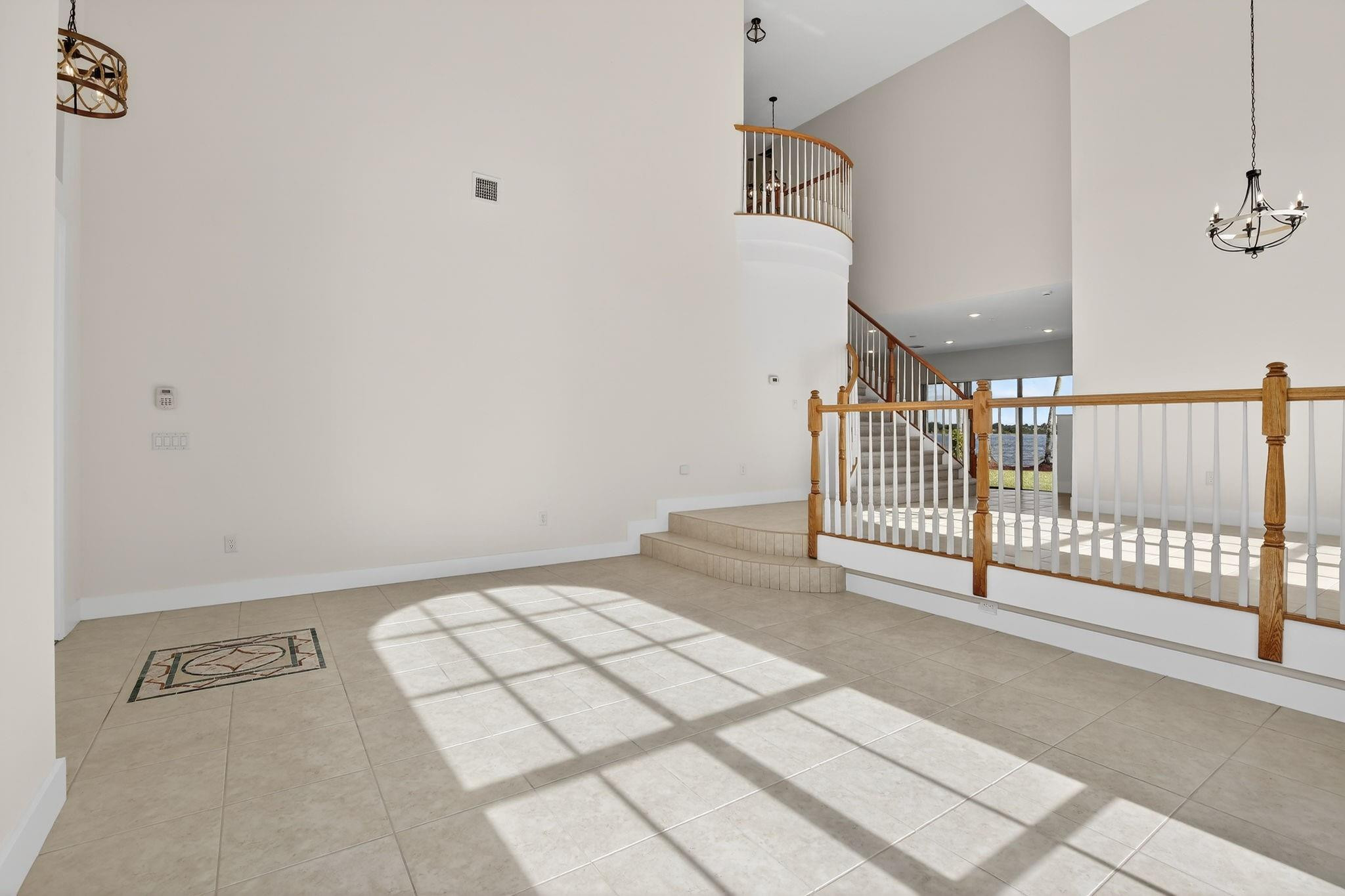 Sessa Eight 168-2 B - Residential