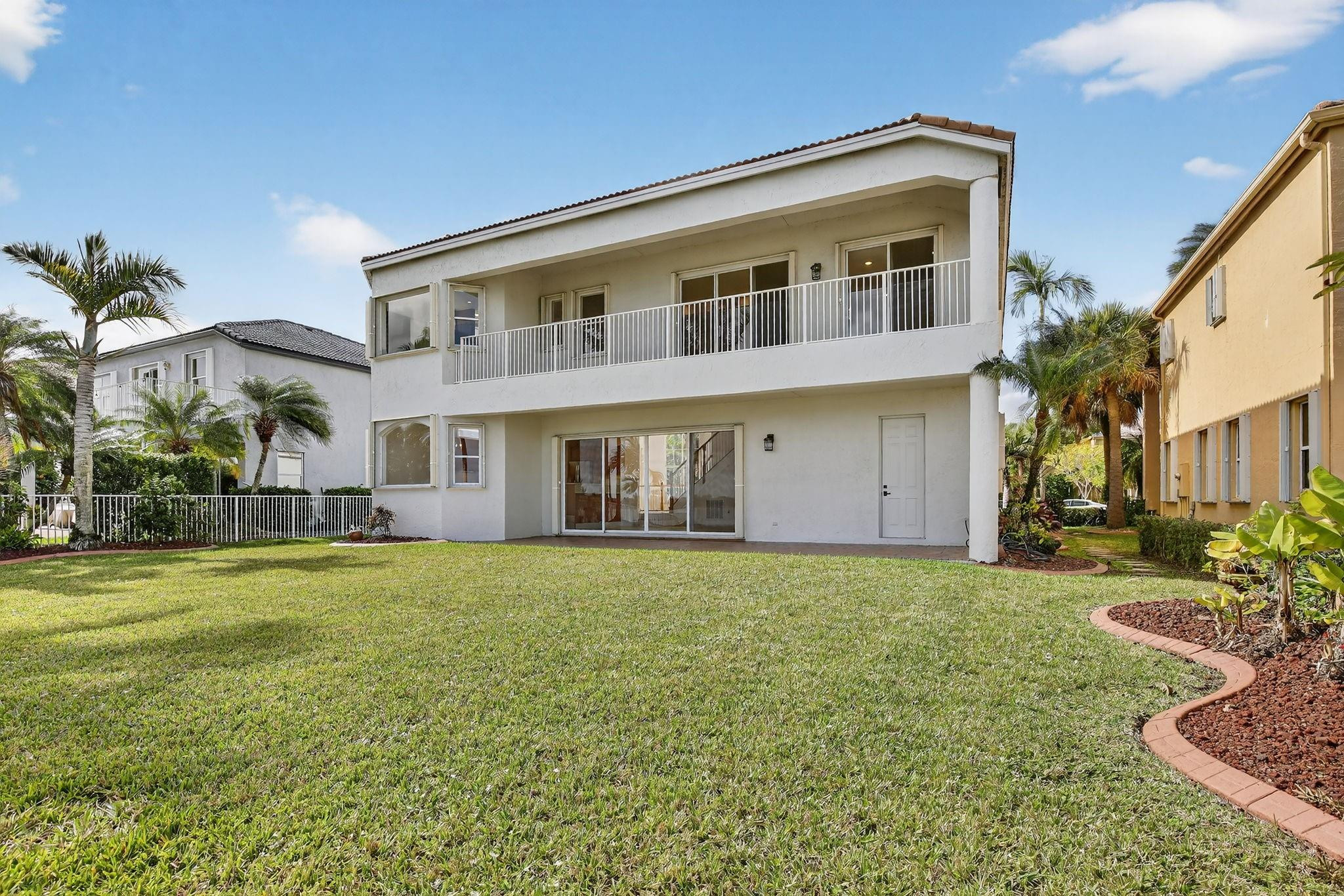 Sessa Eight 168-2 B - Residential