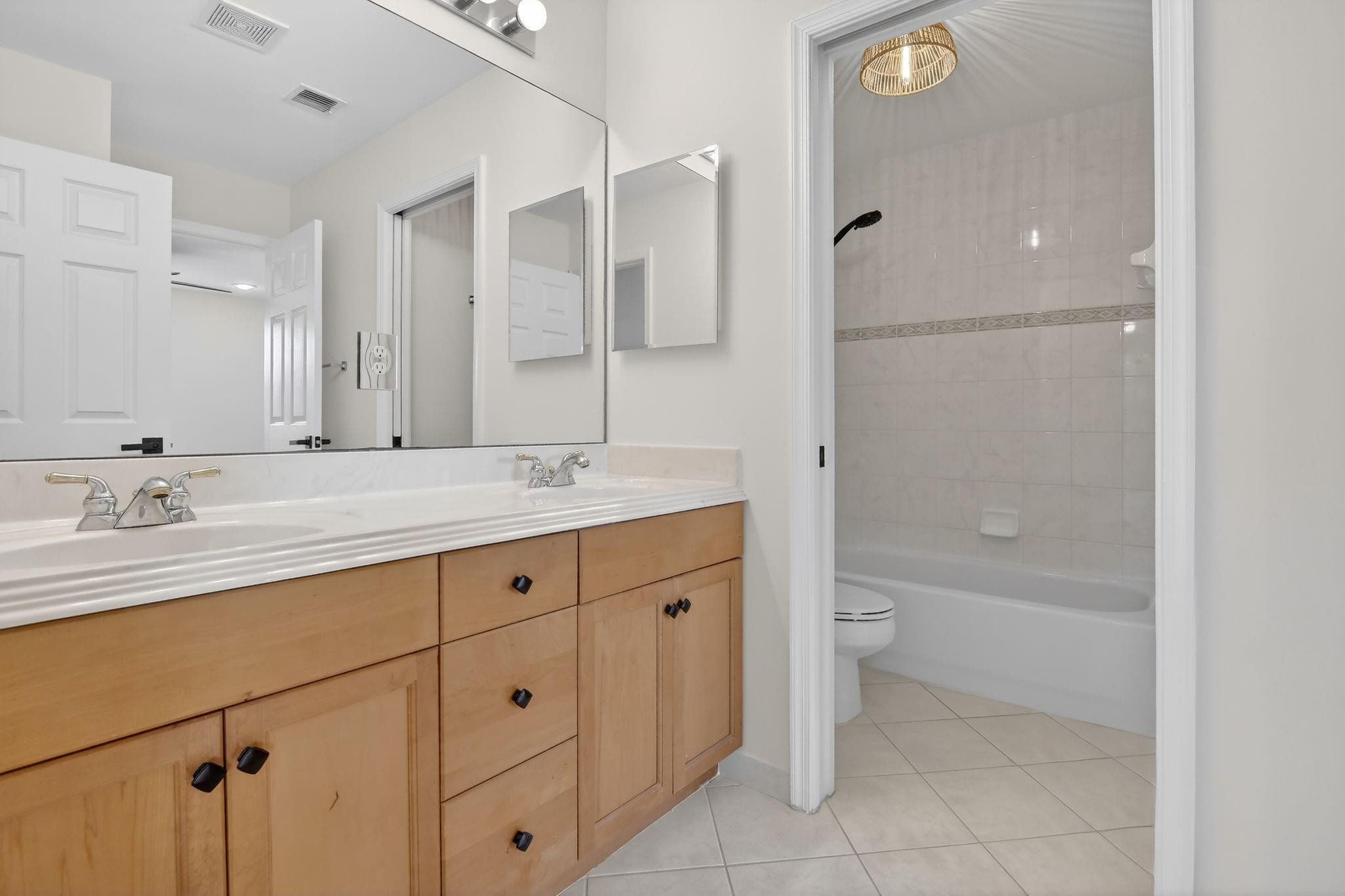 Sessa Eight 168-2 B - Residential