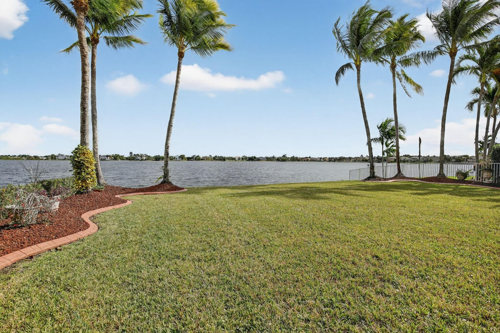 Sessa Eight 168-2 B - Residential