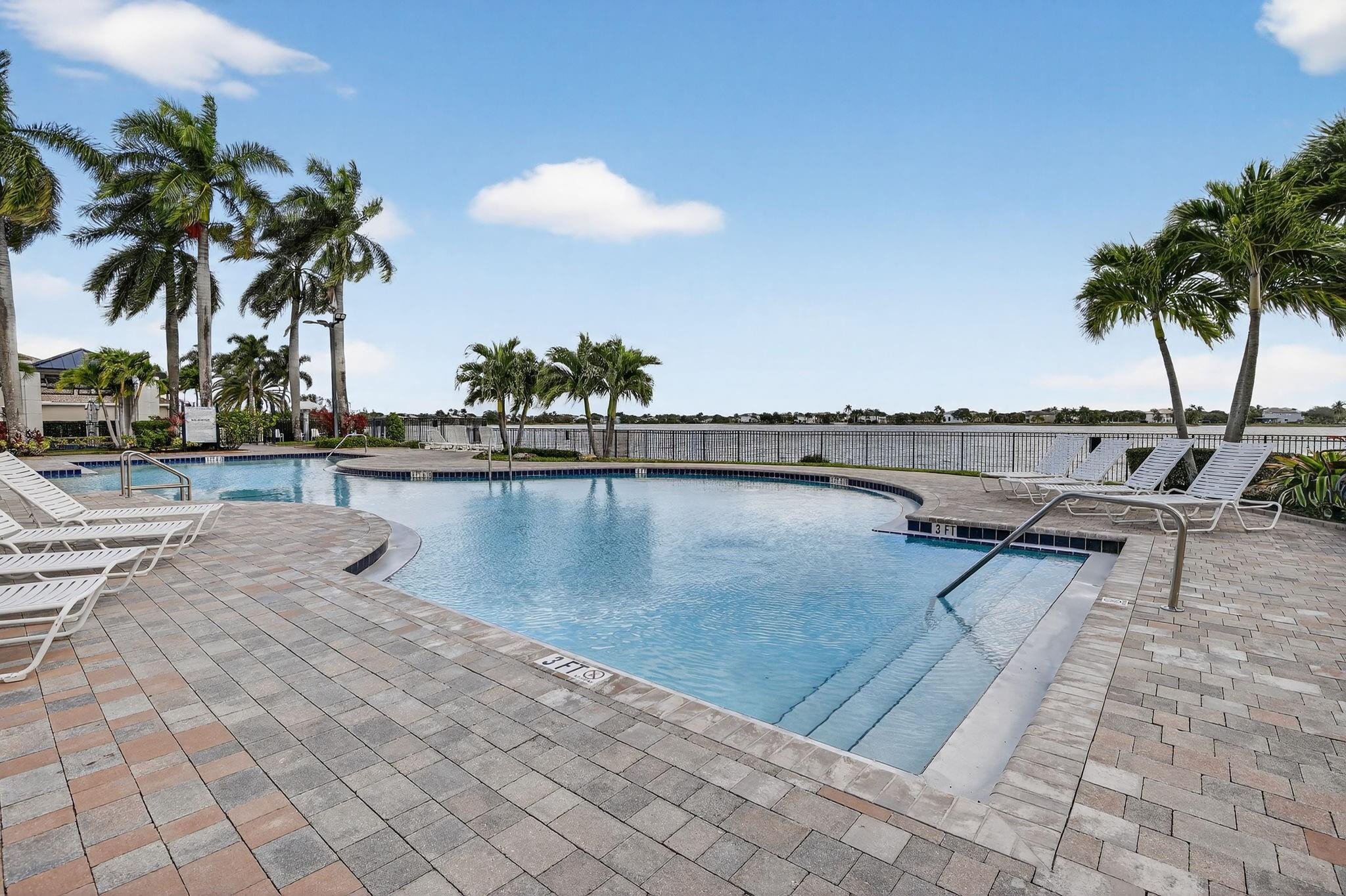 Sessa Eight 168-2 B - Residential