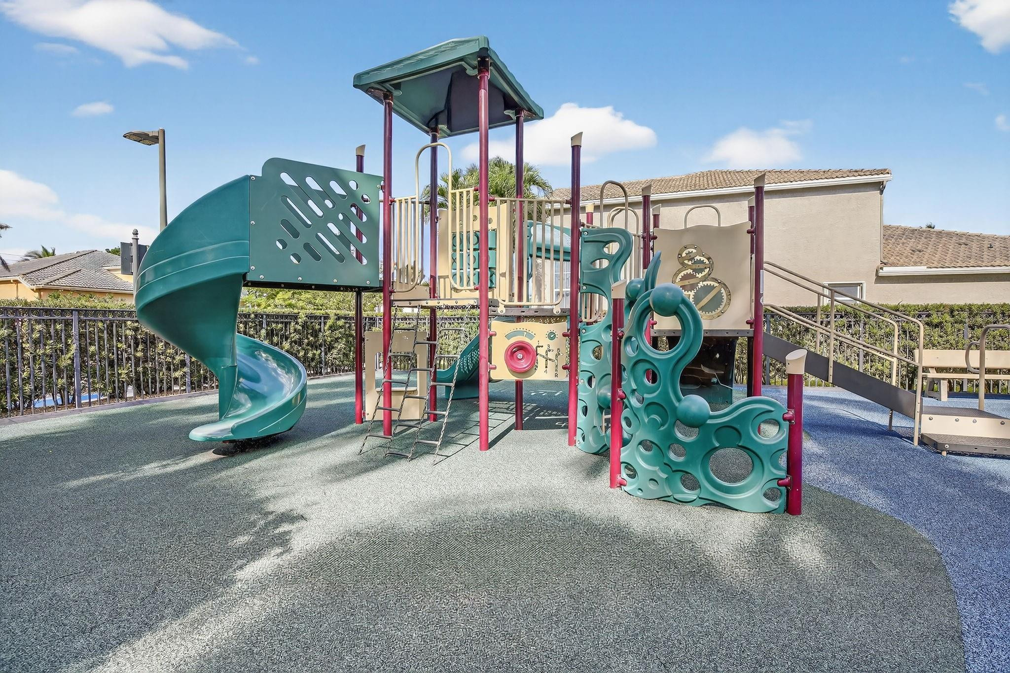 Sessa Eight 168-2 B - Residential