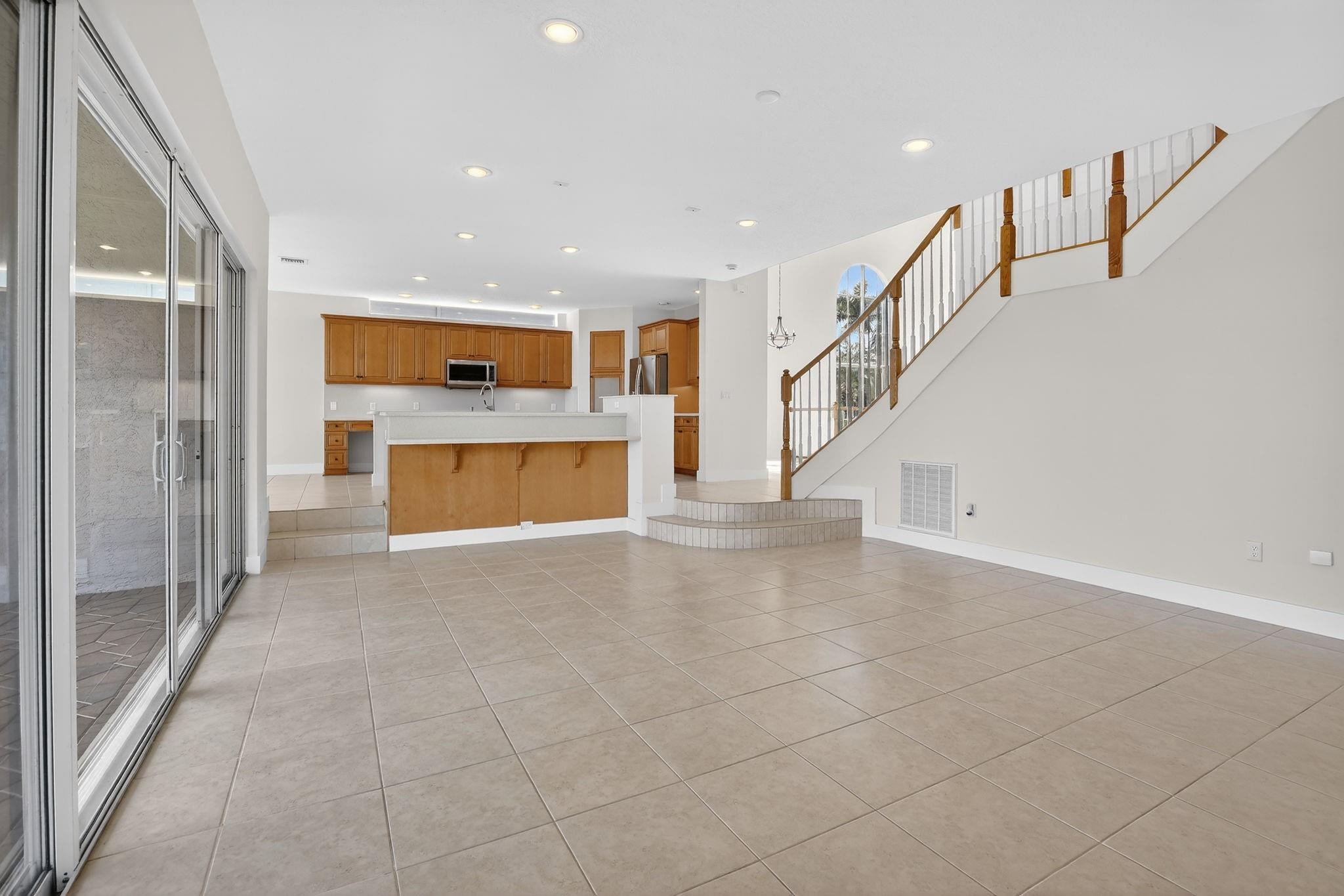 Sessa Eight 168-2 B - Residential