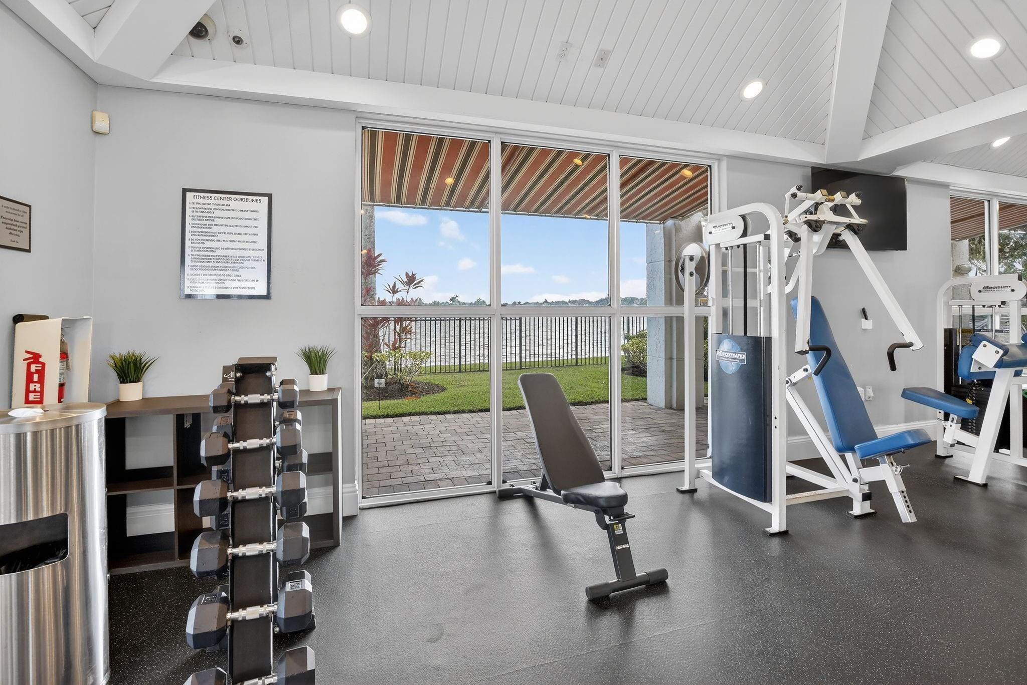 Sessa Eight 168-2 B - Residential