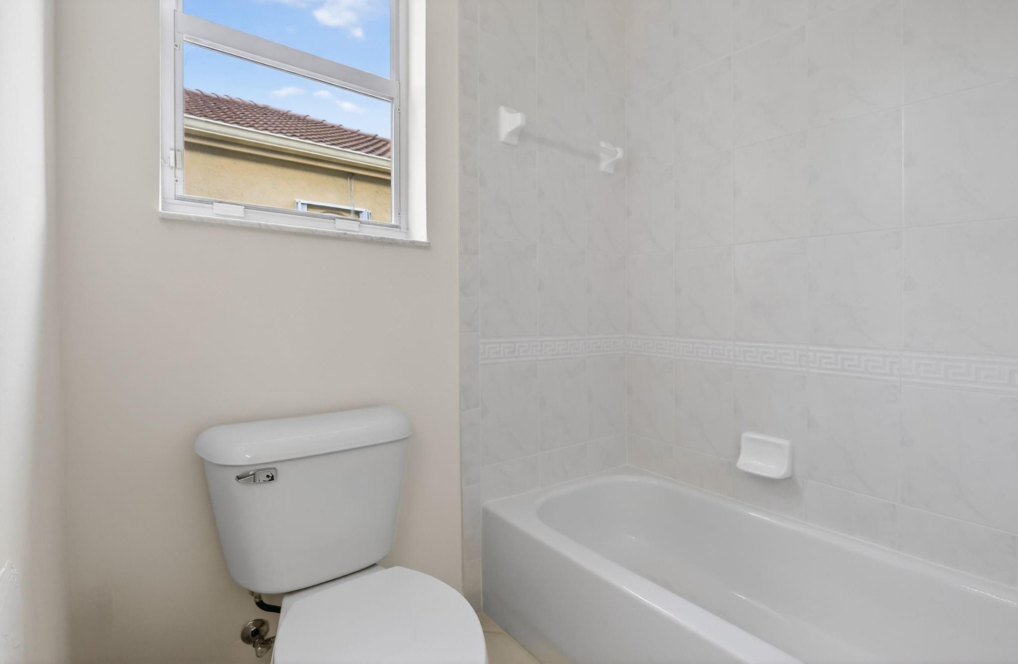 Sessa Eight 168-2 B - Residential