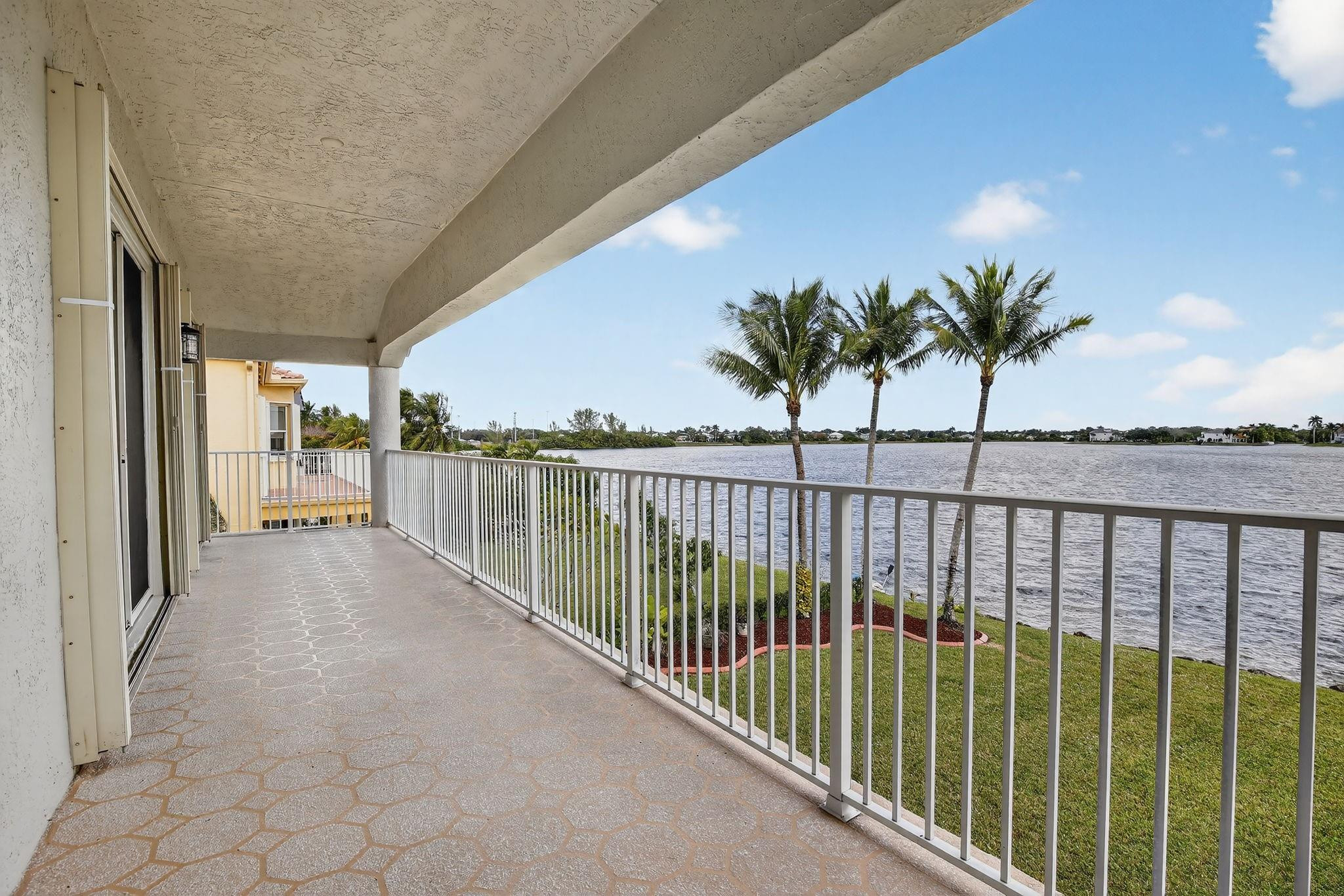 Sessa Eight 168-2 B - Residential