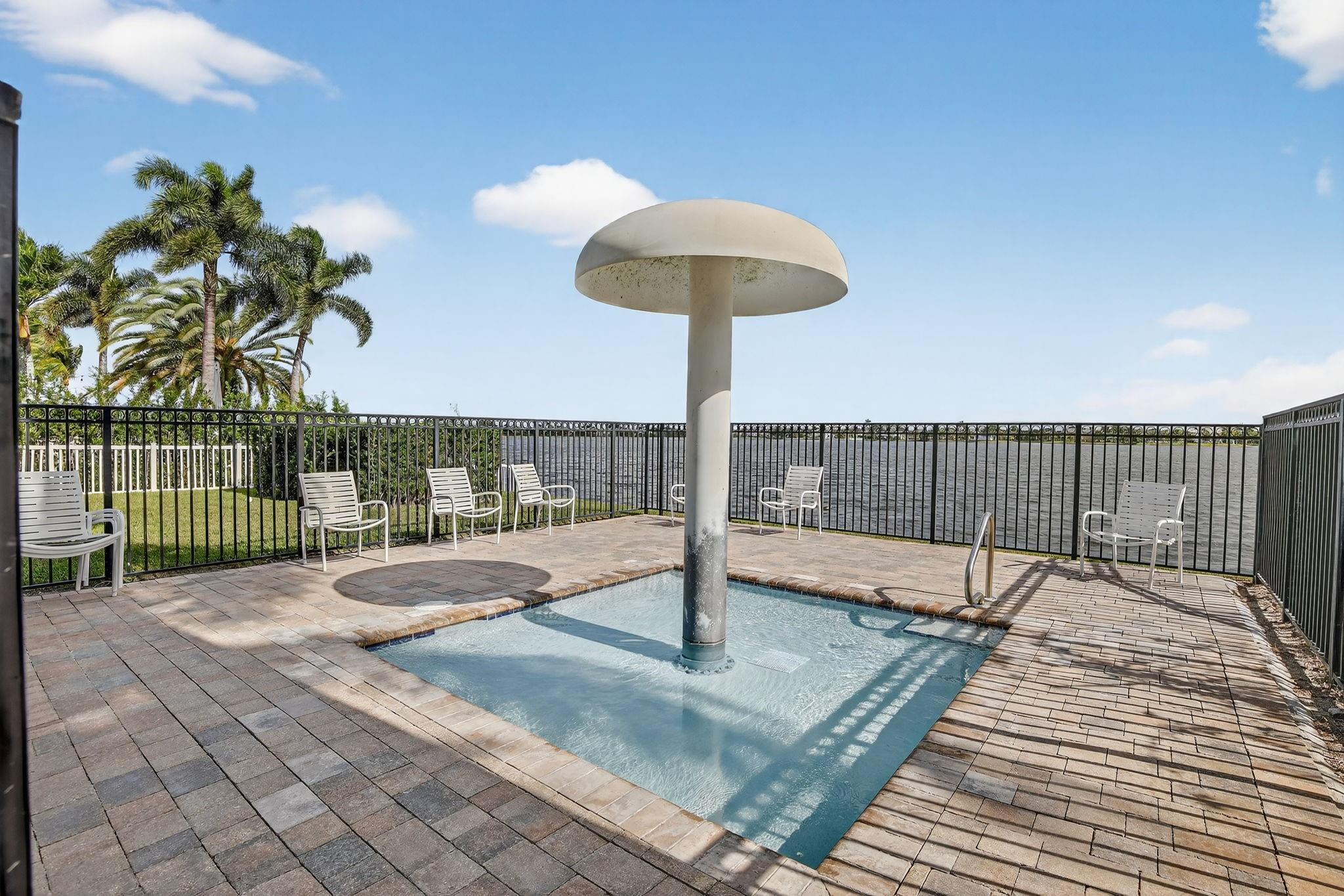 Sessa Eight 168-2 B - Residential