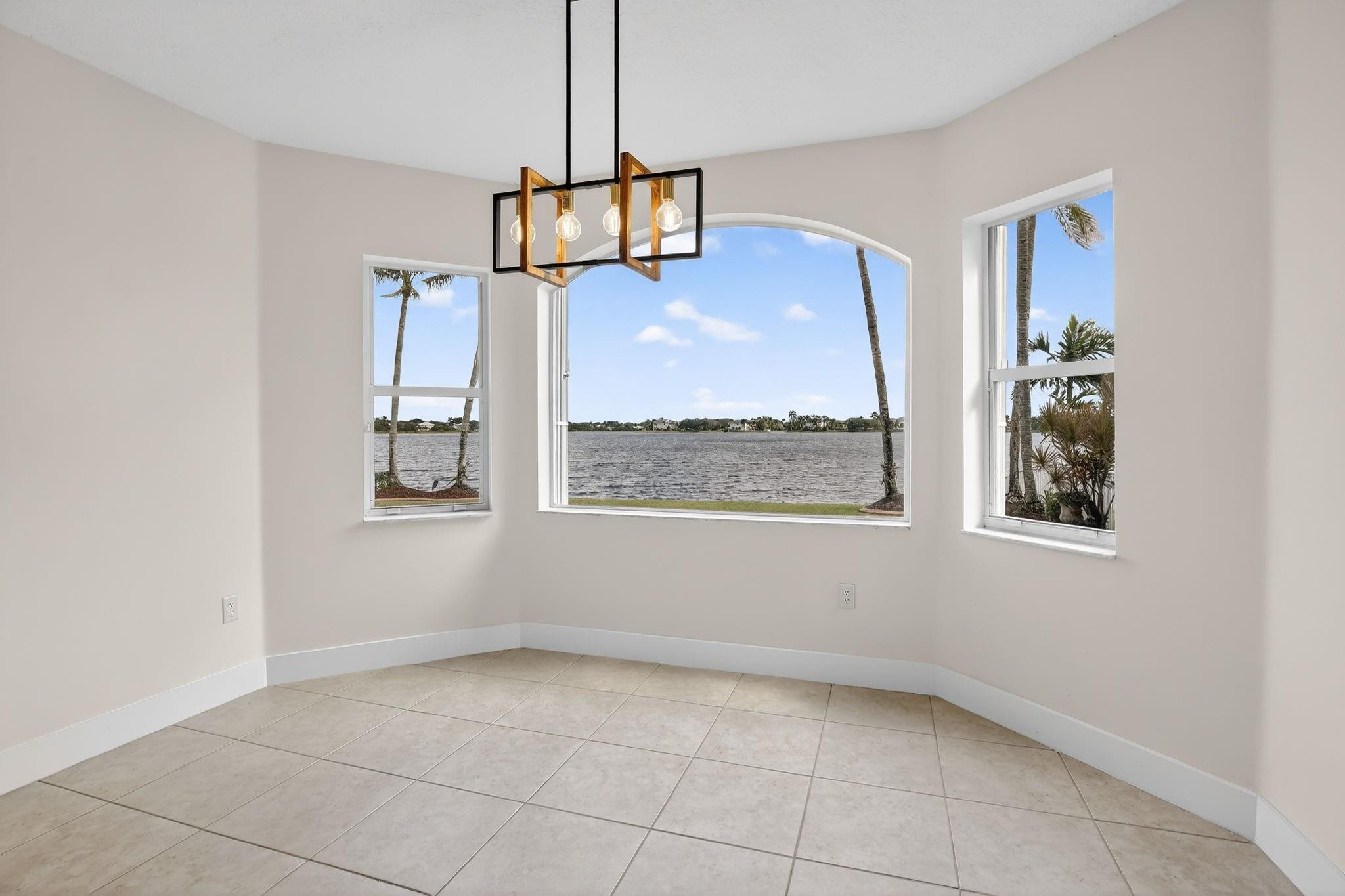 Sessa Eight 168-2 B - Residential