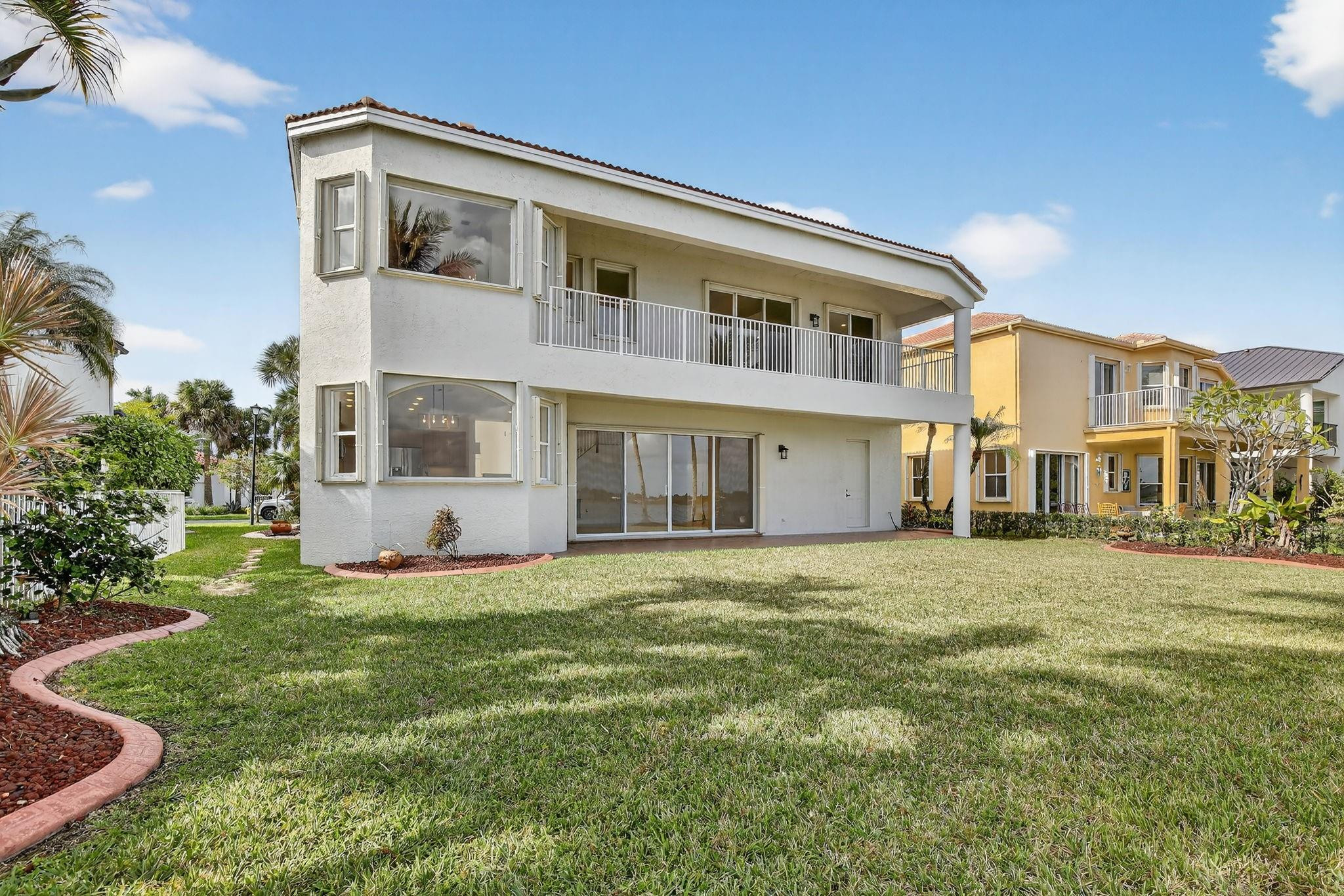 Sessa Eight 168-2 B - Residential