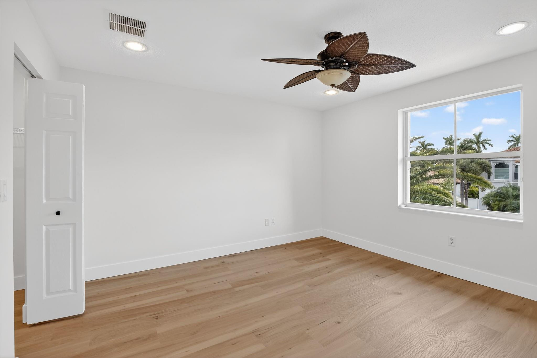 Sessa Eight 168-2 B - Residential