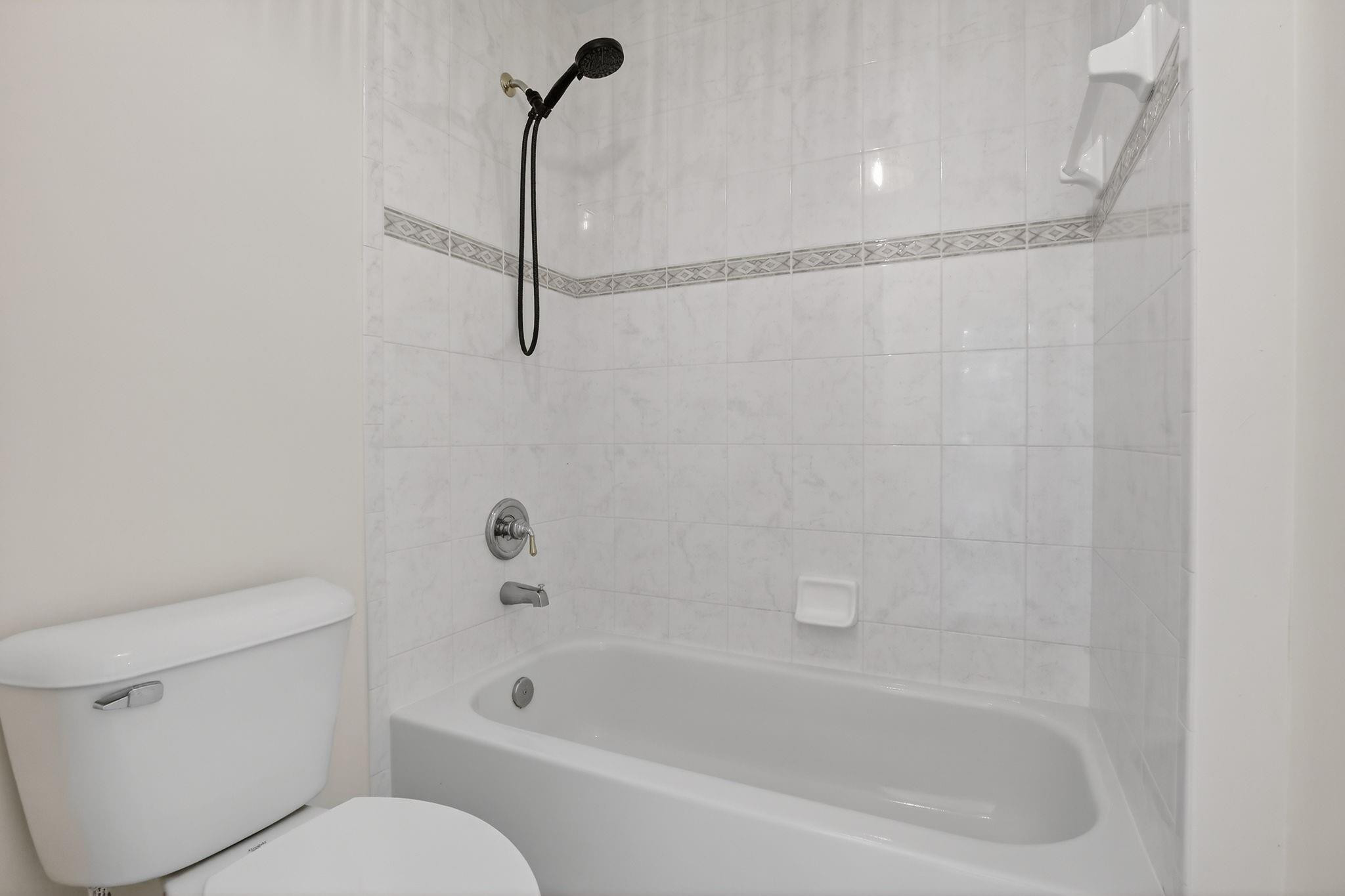 Sessa Eight 168-2 B - Residential