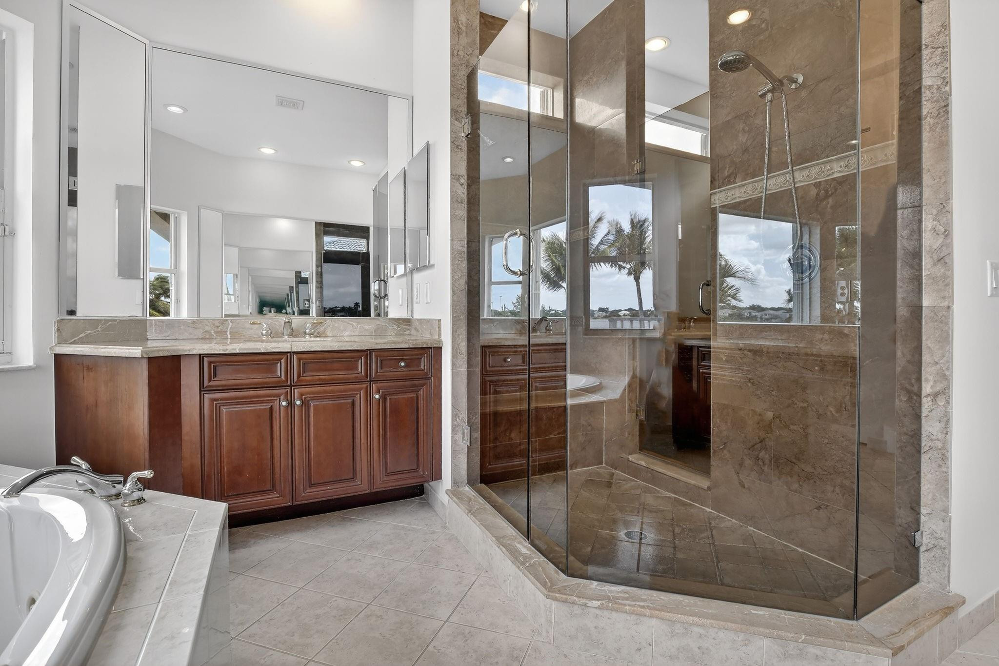 Sessa Eight 168-2 B - Residential