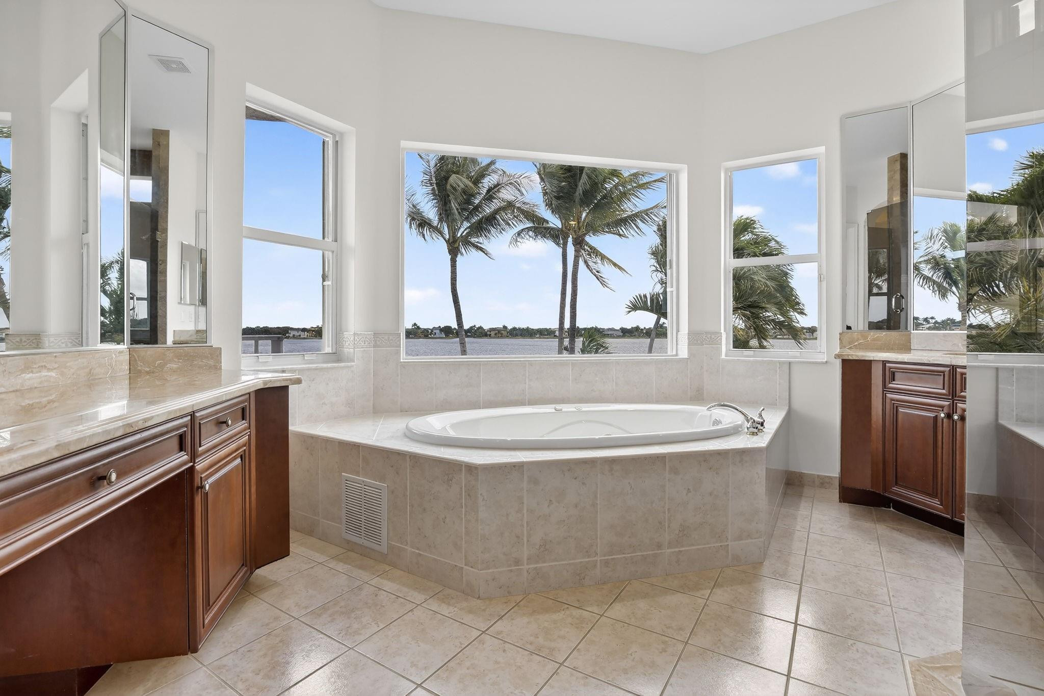 Sessa Eight 168-2 B - Residential