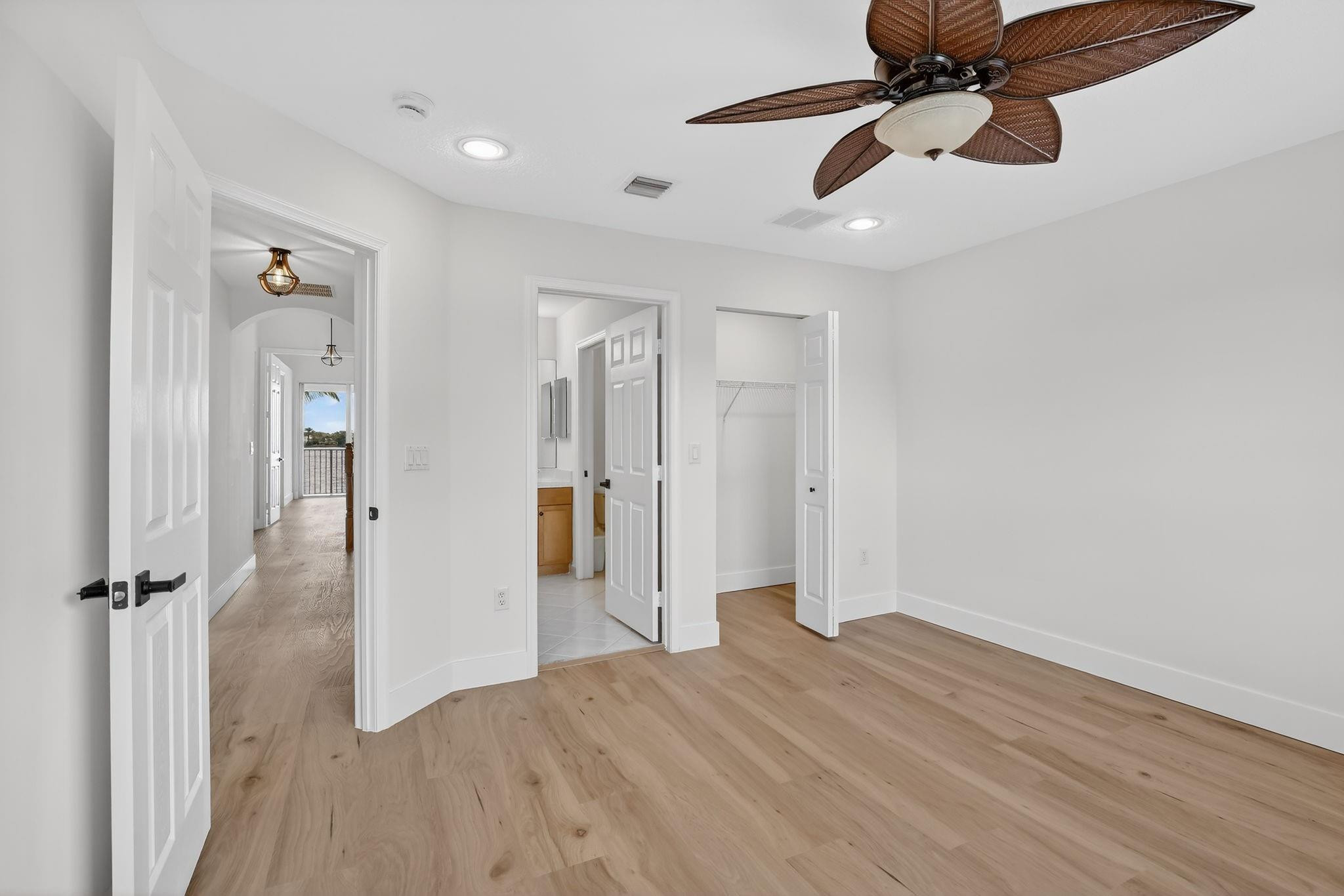 Sessa Eight 168-2 B - Residential