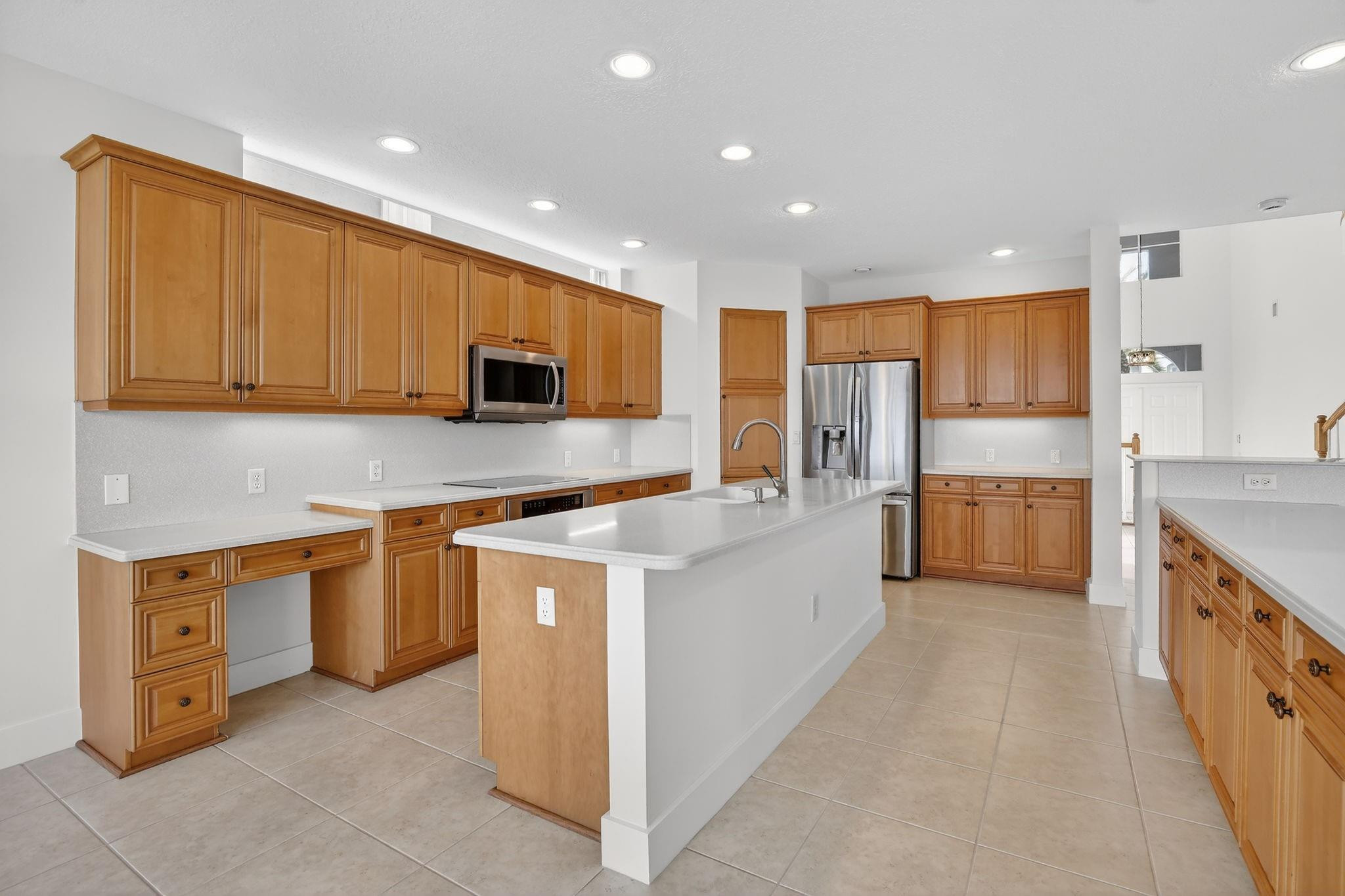 Sessa Eight 168-2 B - Residential