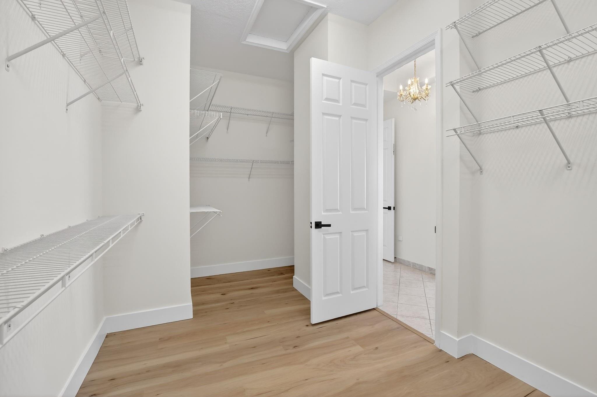 Sessa Eight 168-2 B - Residential