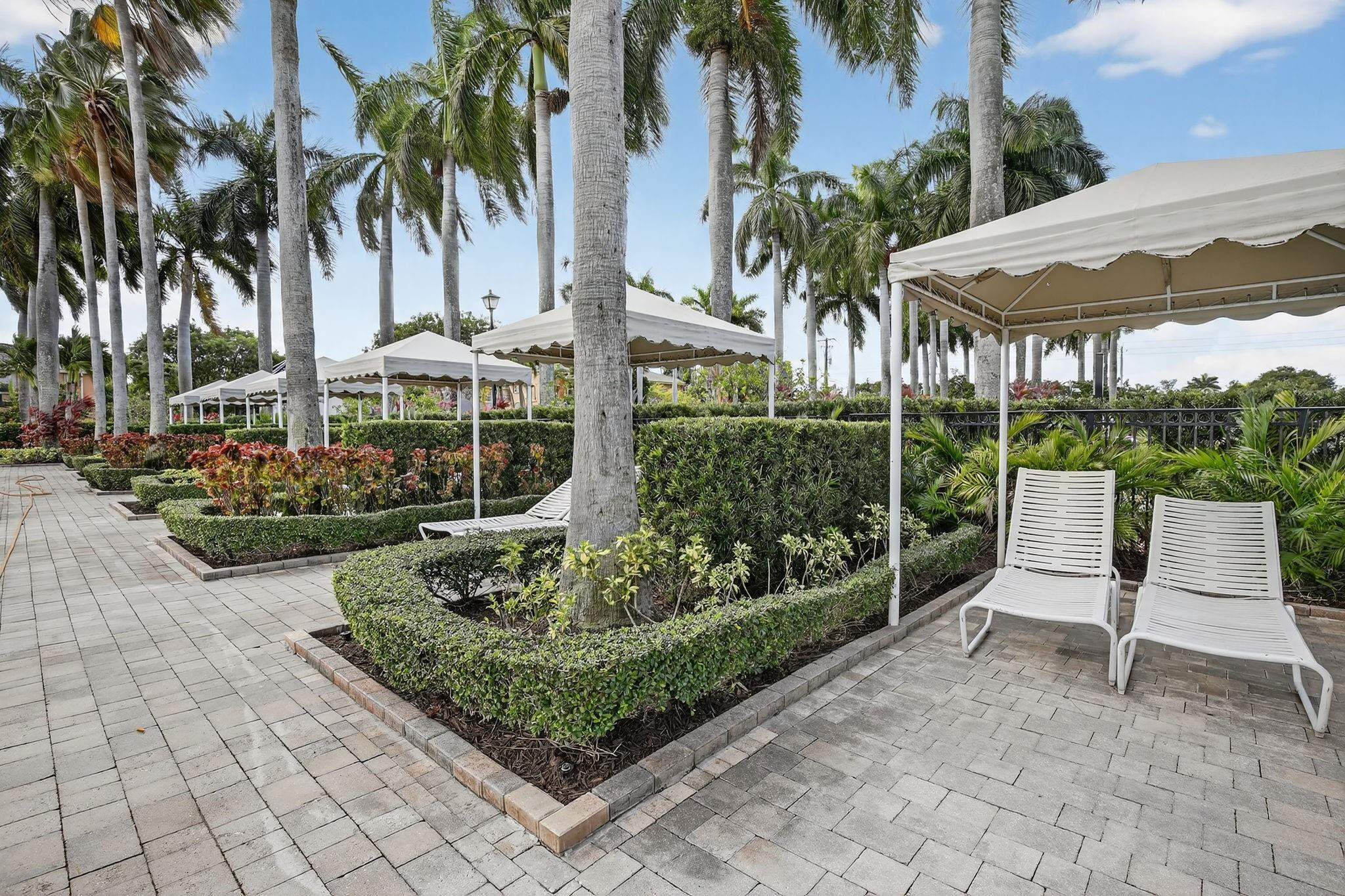 Sessa Eight 168-2 B - Residential