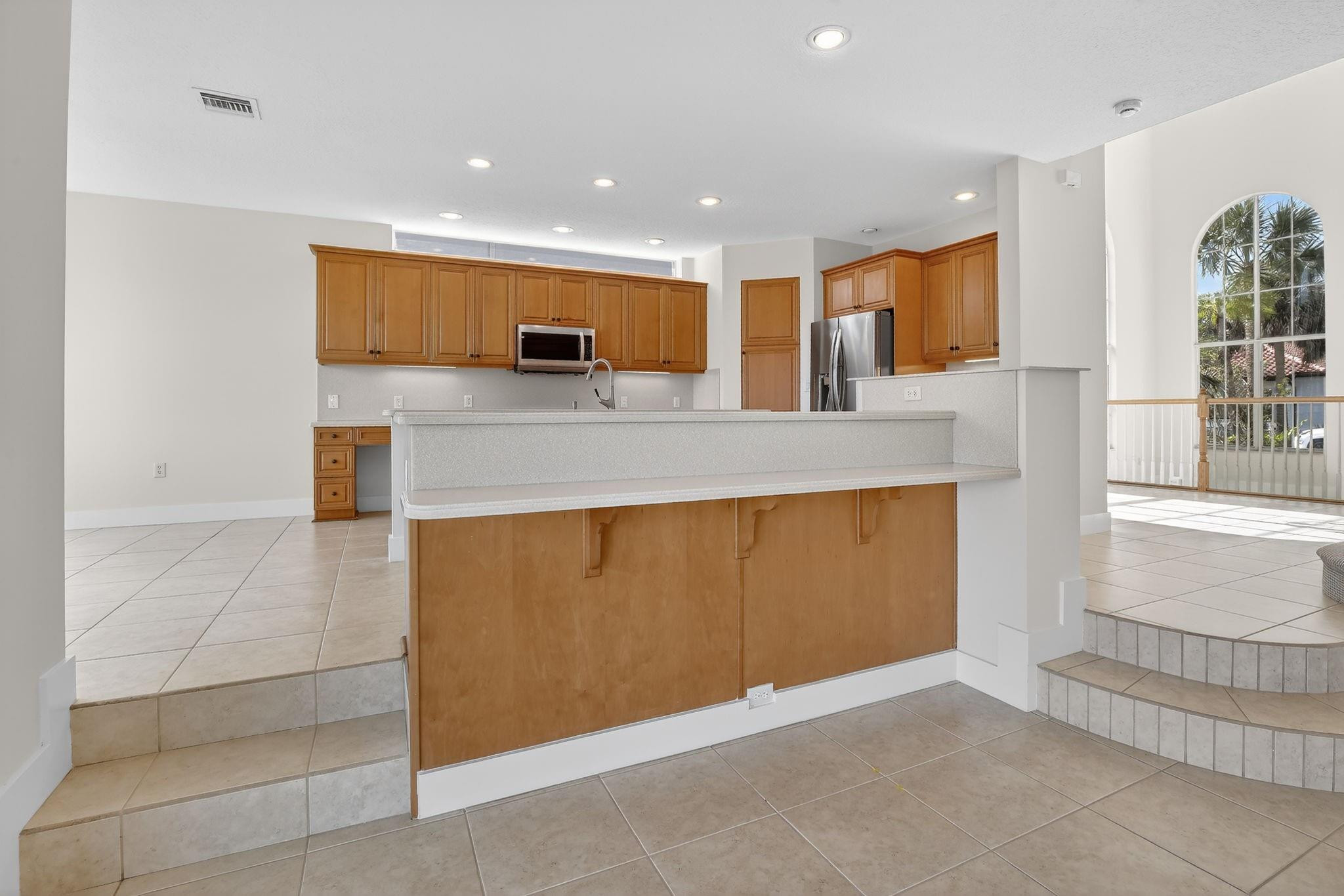 Sessa Eight 168-2 B - Residential